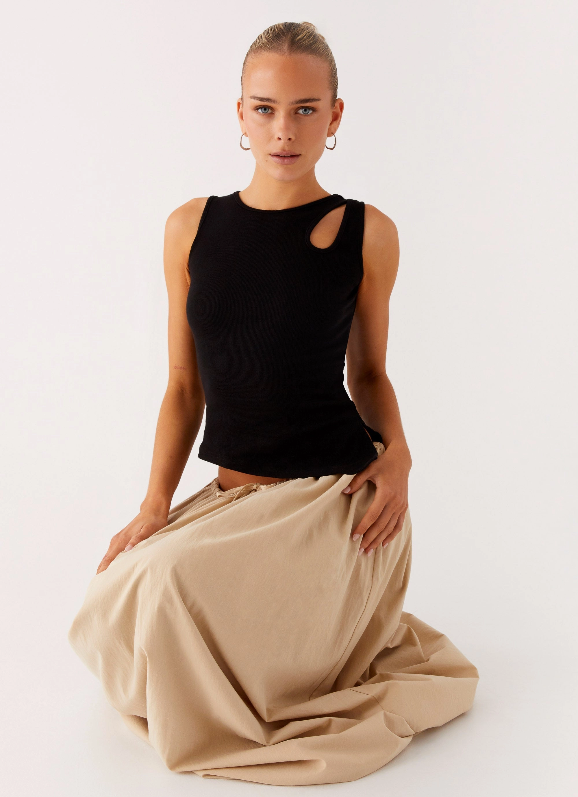 Zayne Tank Top - Black location Light Color