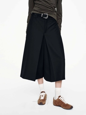 Sleek Look Seam-Free Wide Leg Cropped Trousers