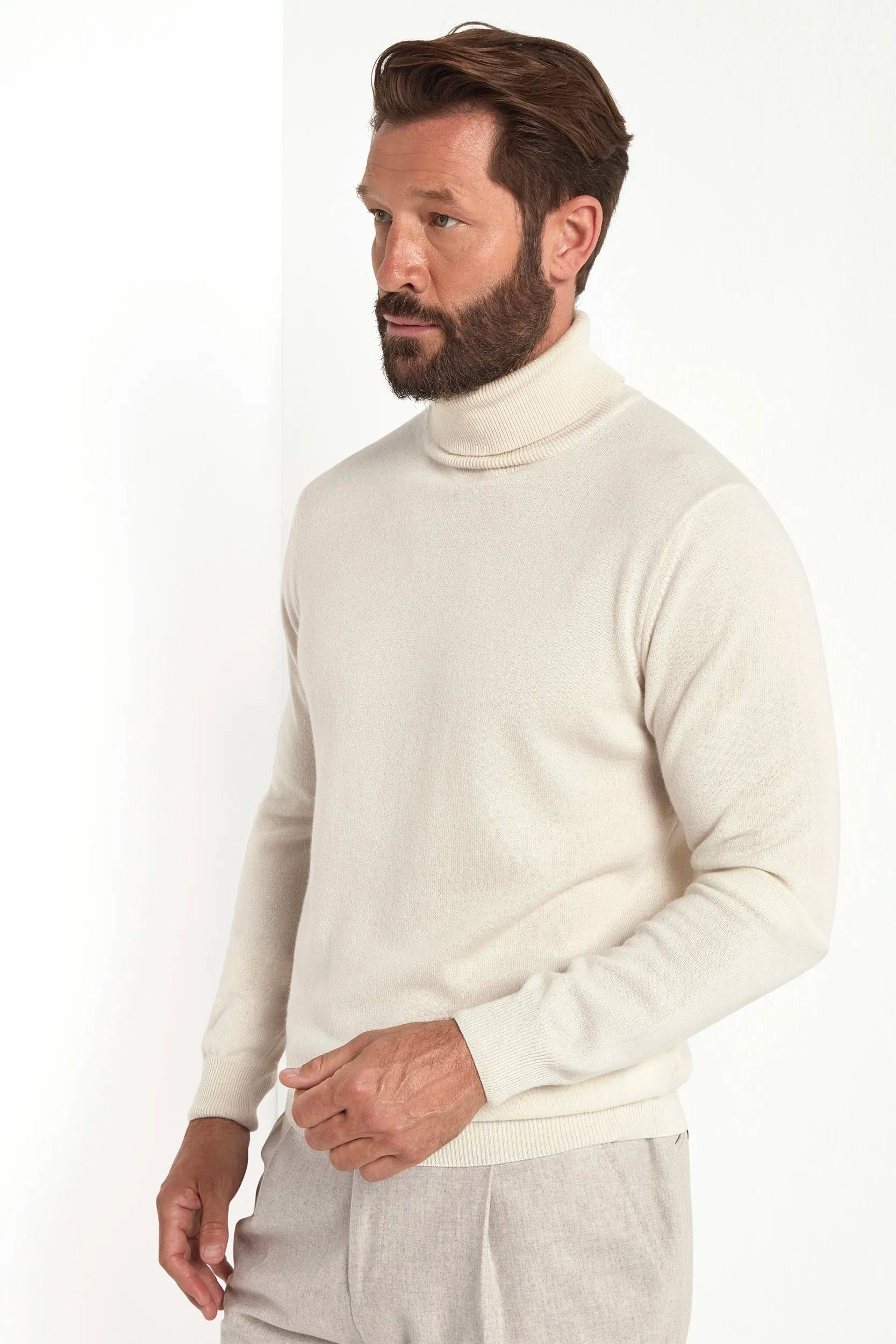 Winter Travel Moisture Management System Off-white cashmere turtleneck ?C Made in italy