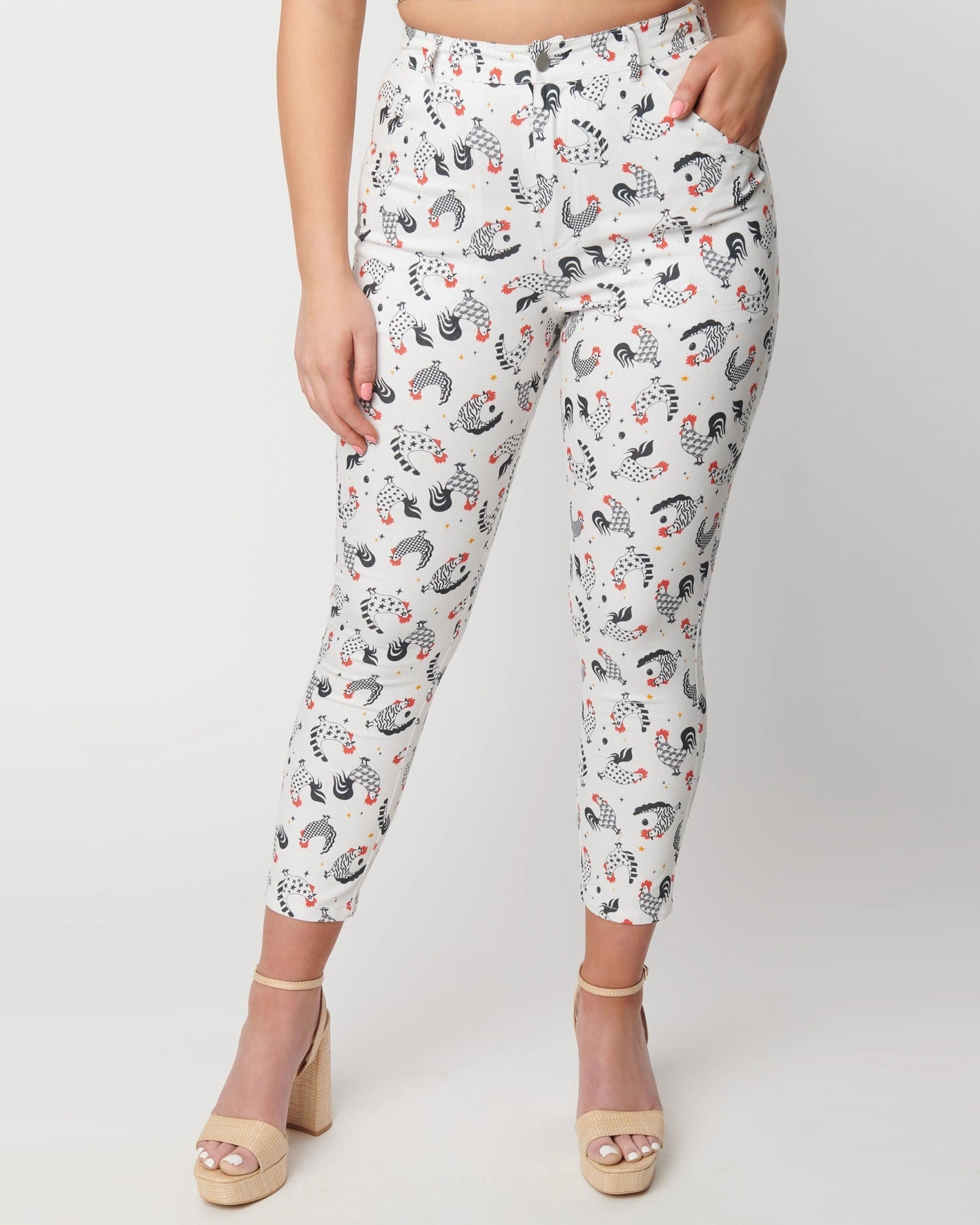 Foundation Piece Unique Vintage White Chicken Print Cropped Capris | White