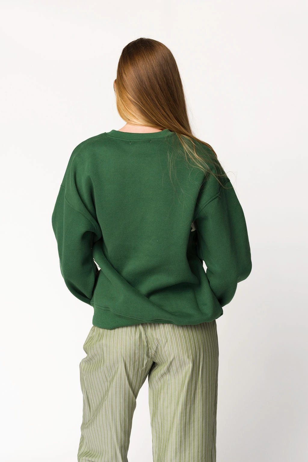 Apr??s Colorblocked Crewneck in Pine Green Light Comfort Eco Friendly Knitwear