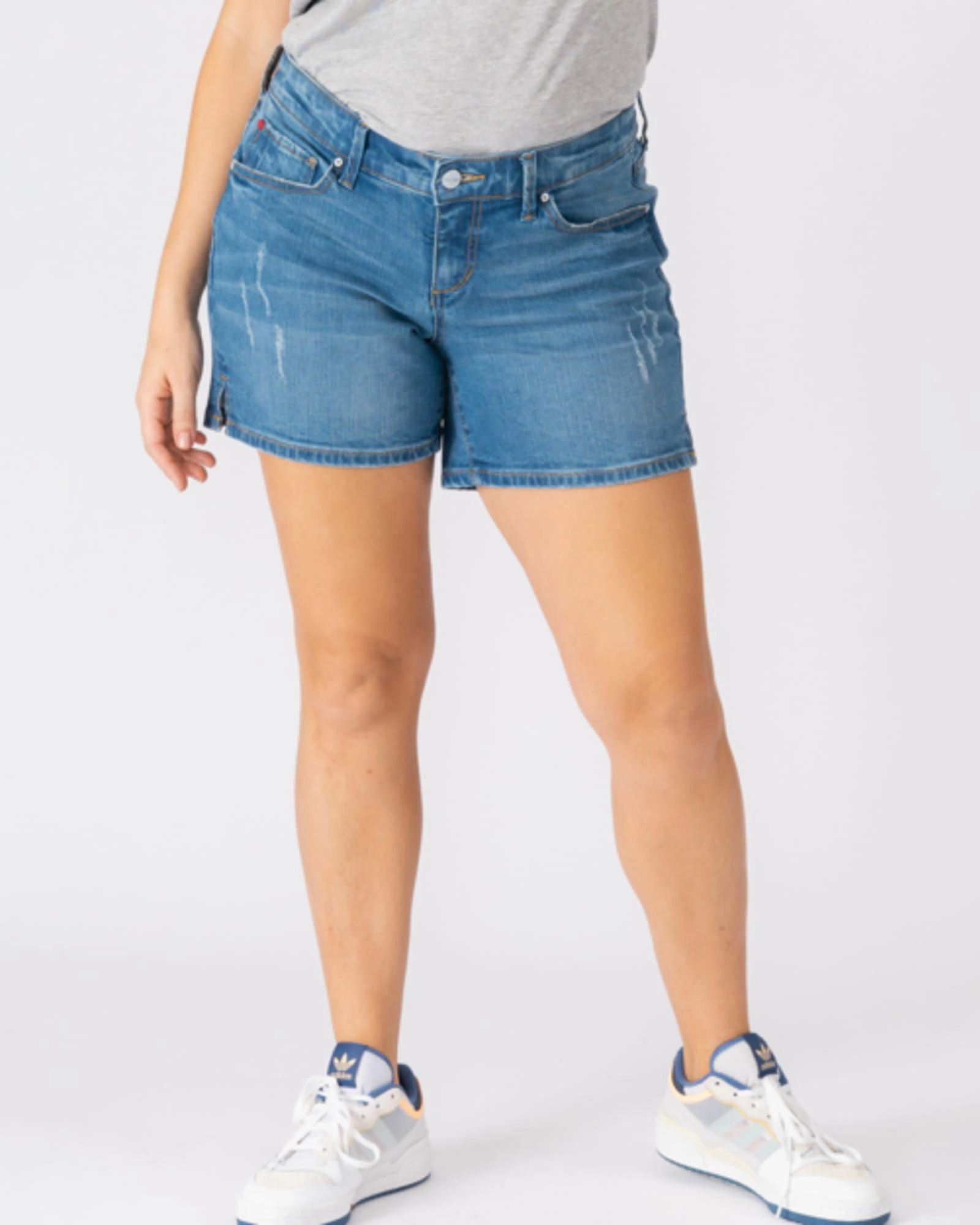 Baylee Side Vent Shorts | GIA Easy Pairing Trendy Choice