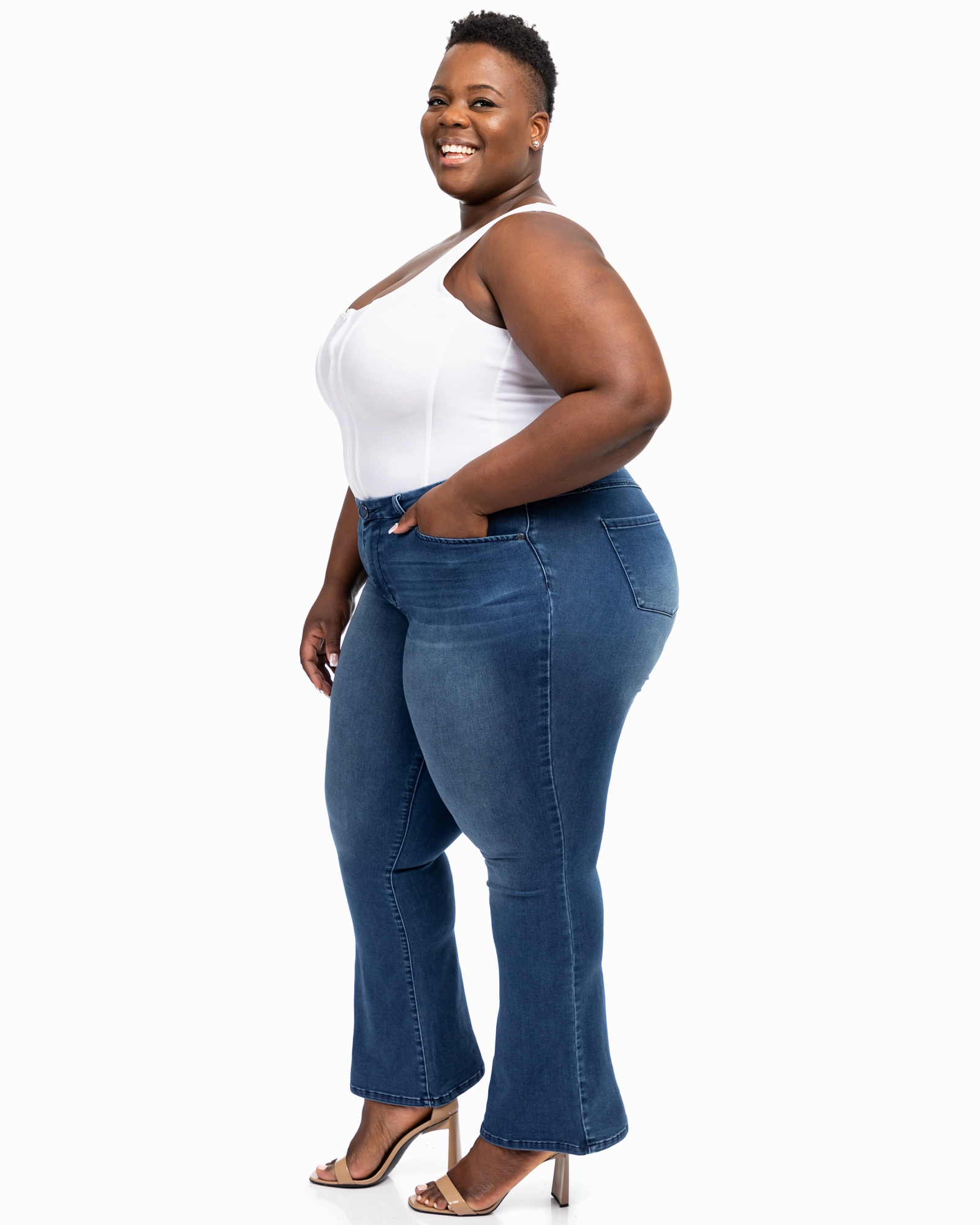 Modern Minimalist Creative Look Home Comfort Better Butter Super High-Rise Flare | Donna