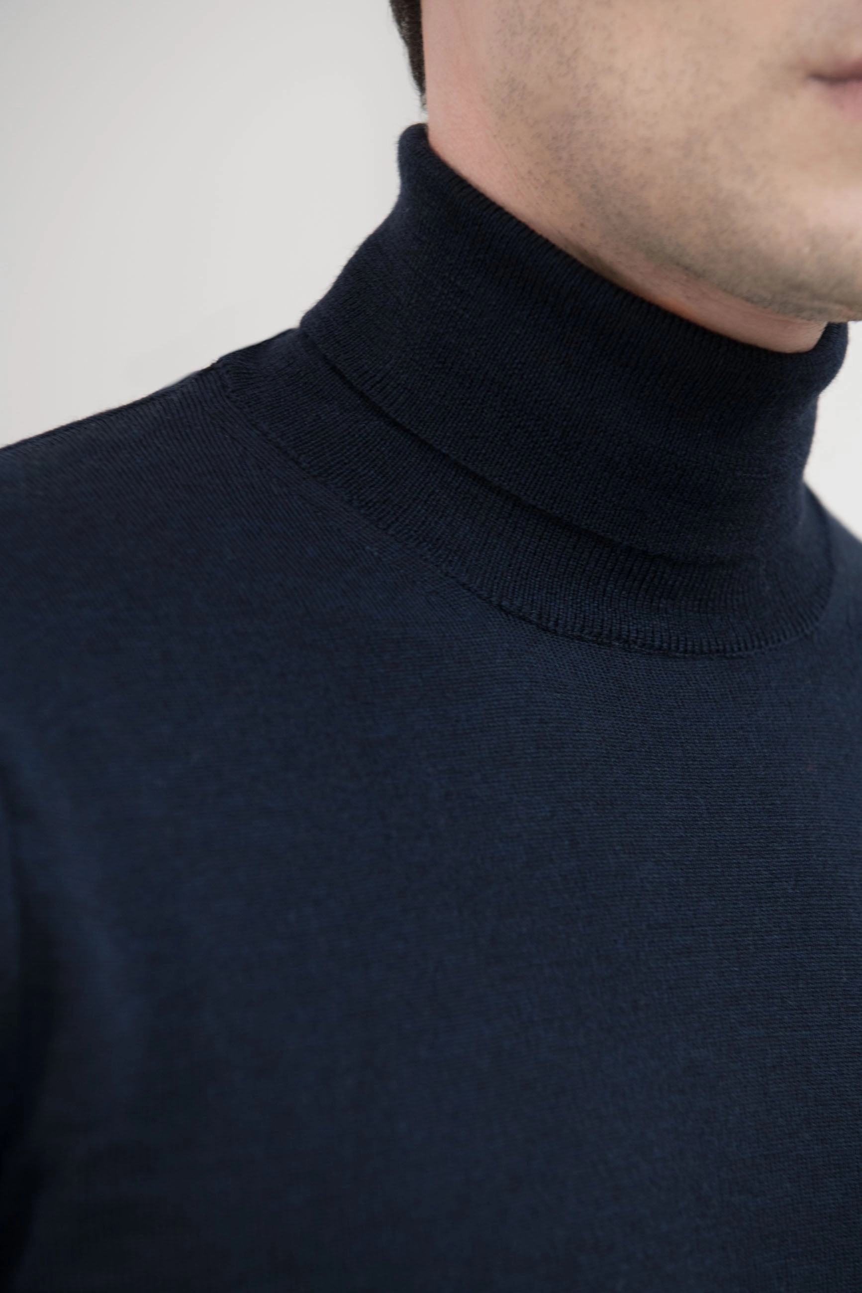 Colorfast Dyed Knit Blue Merino Turtleneck ?C Made in Italy