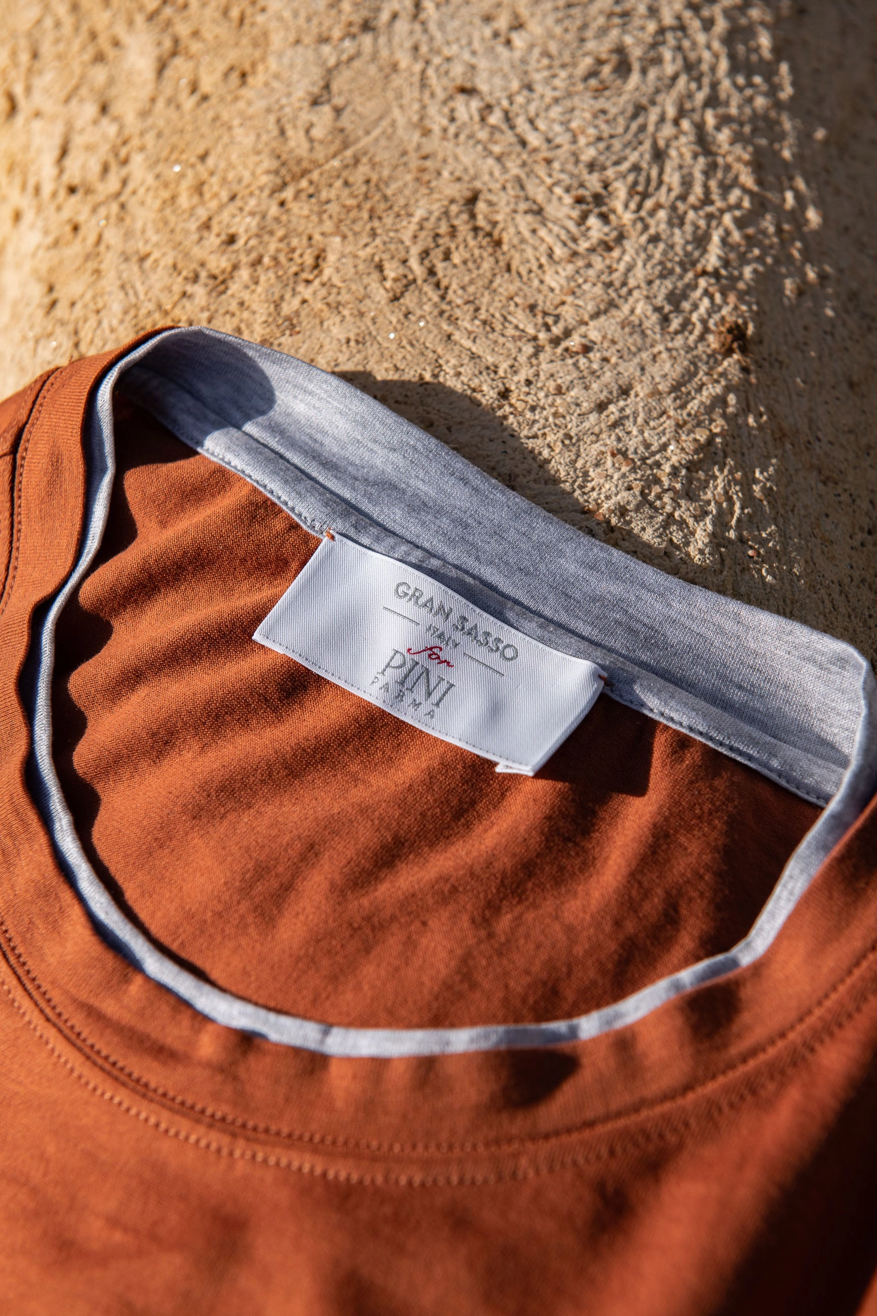 Timeless Pick Eco Certified Fibers Rusty cotton t-shirt with collar detail - Made in Italy