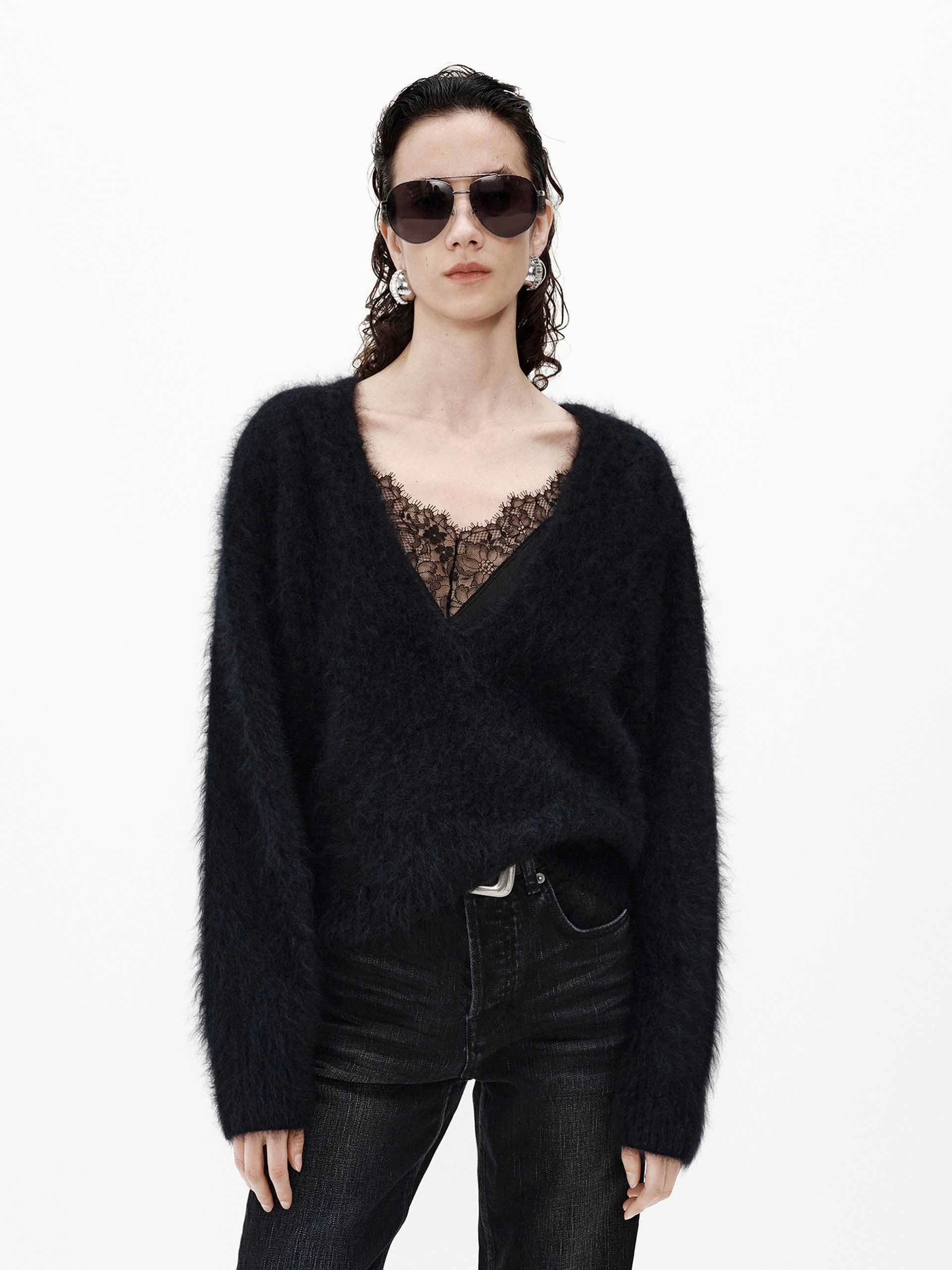 Deep V-neck Cashmere Sweater Odor Resistant