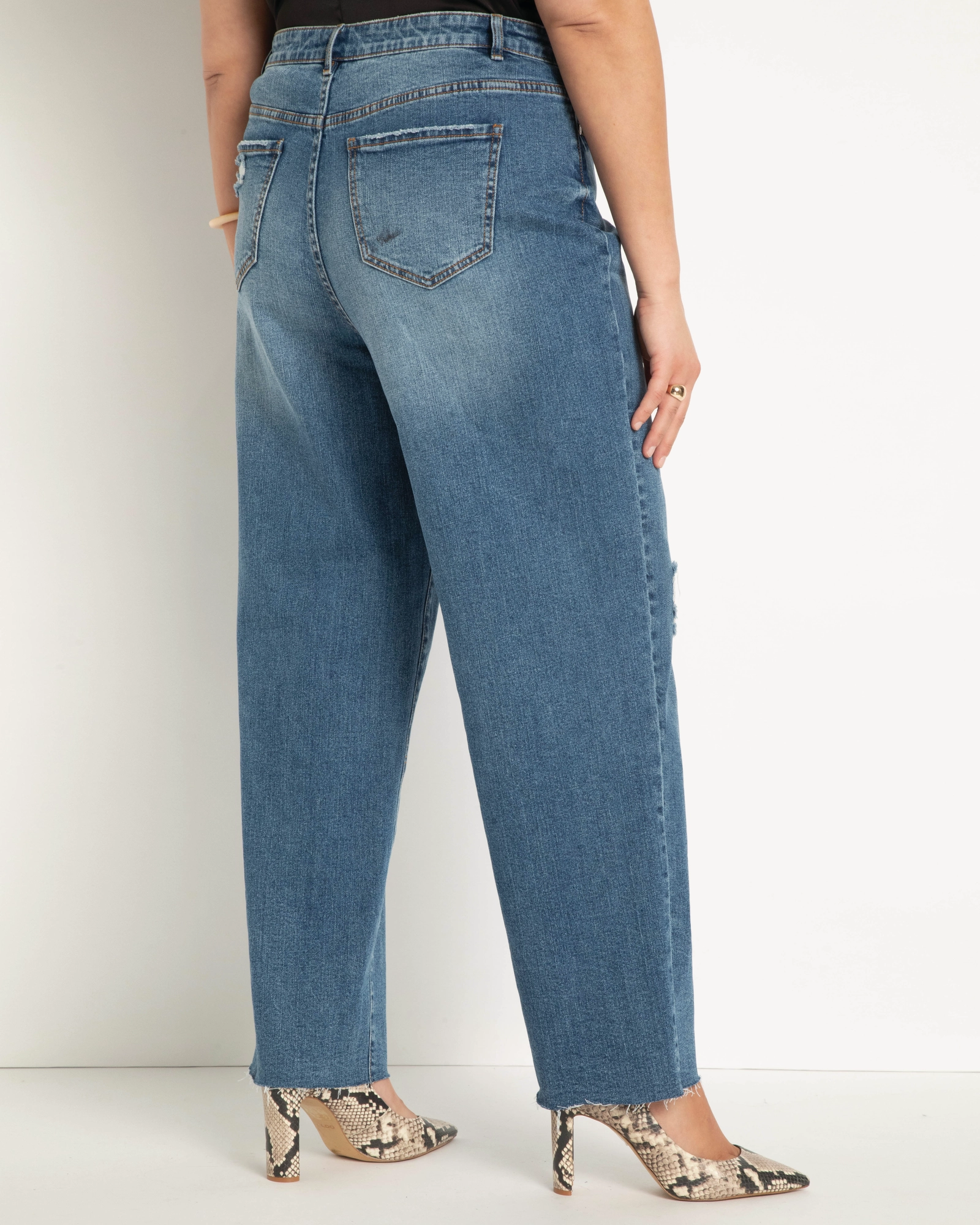 Classic Fit Distressed Straight Leg Jean | Medium Wash Plain Favorite Modern Earthy