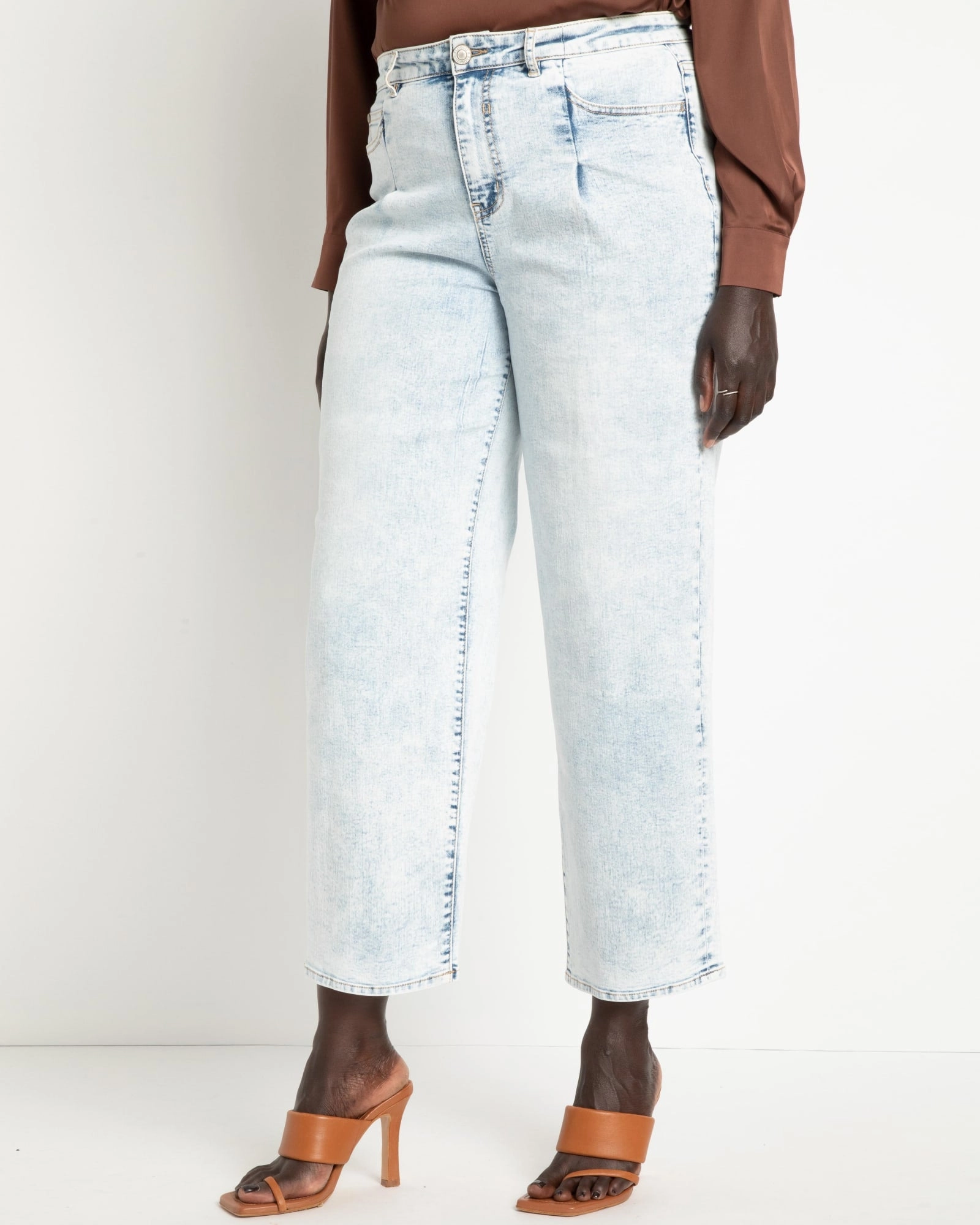 Total Fit Shopping Day Street Fashion Textured Audrey Pleated Straight Leg Jeans | Light Wash