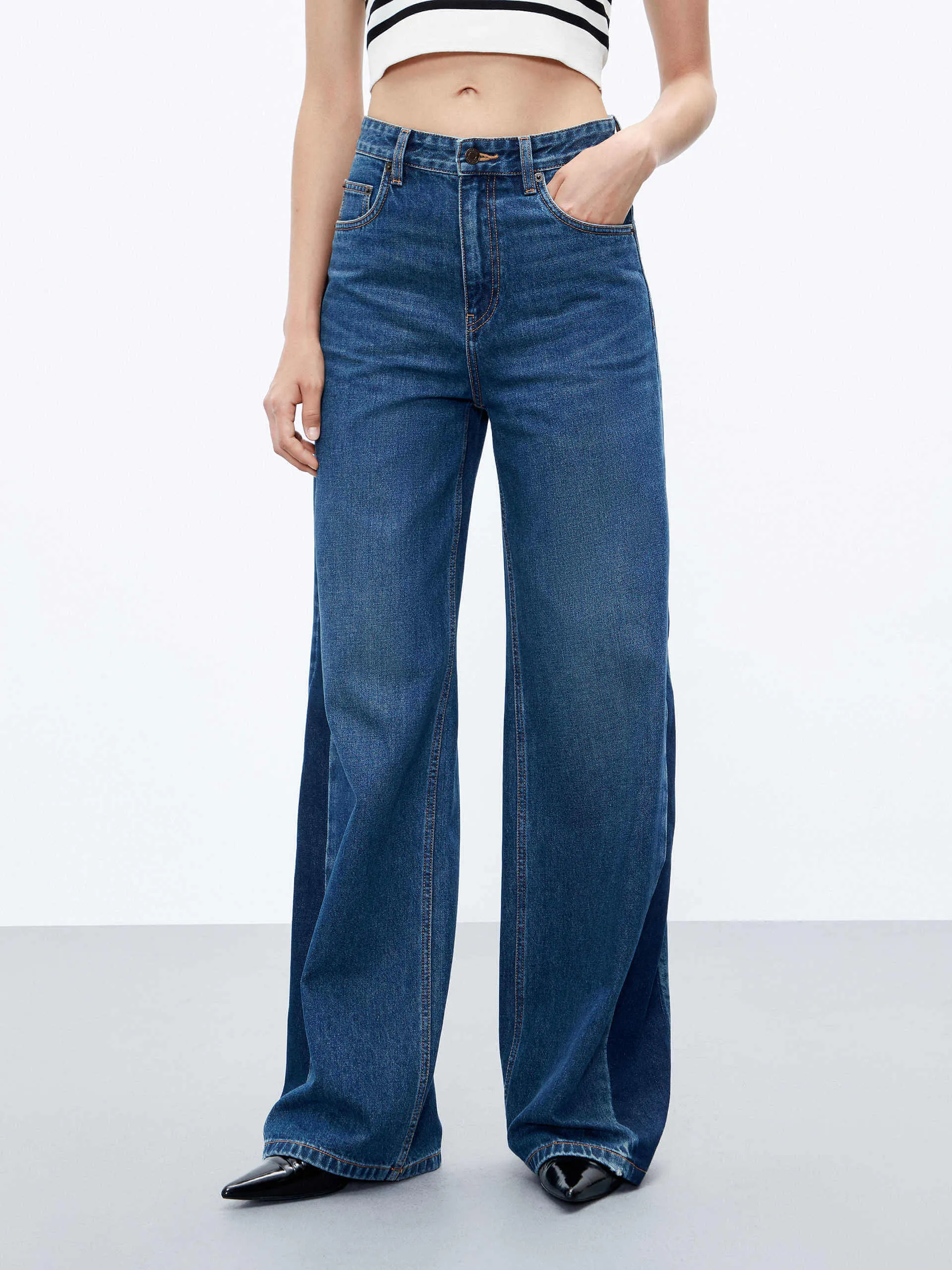 Fit and Comfort Contrast Detail Straight Jeans