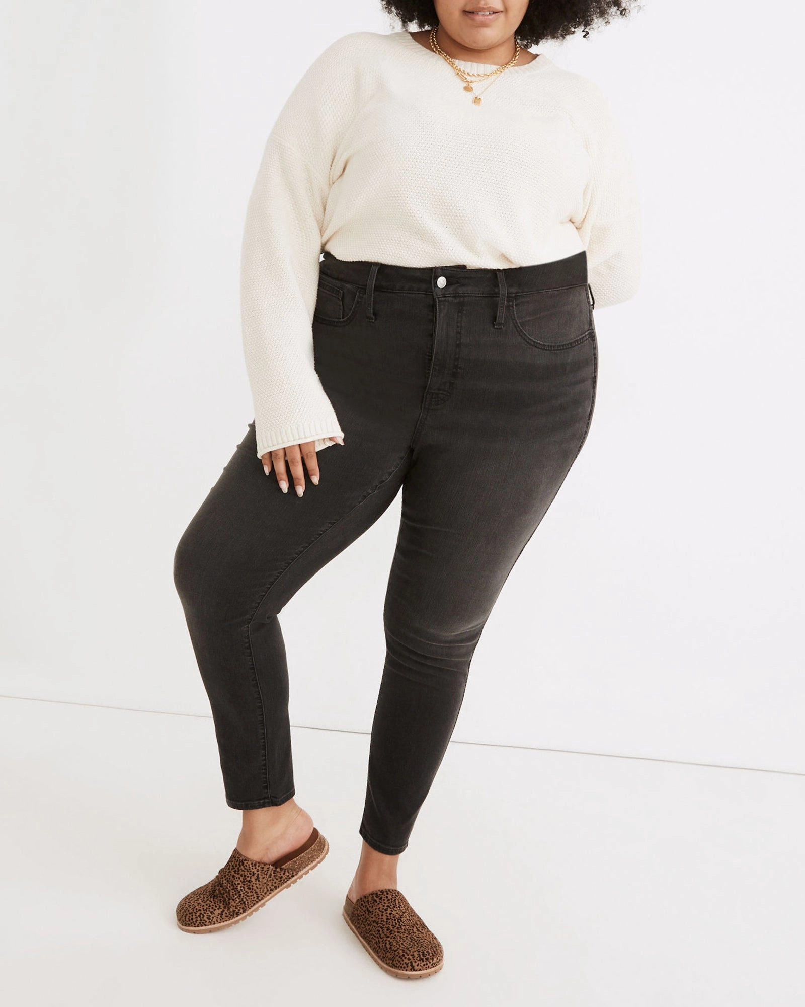 Curvy Roadtripper Supersoft Skinny Jeans in Ardley Wash | Black Plain style