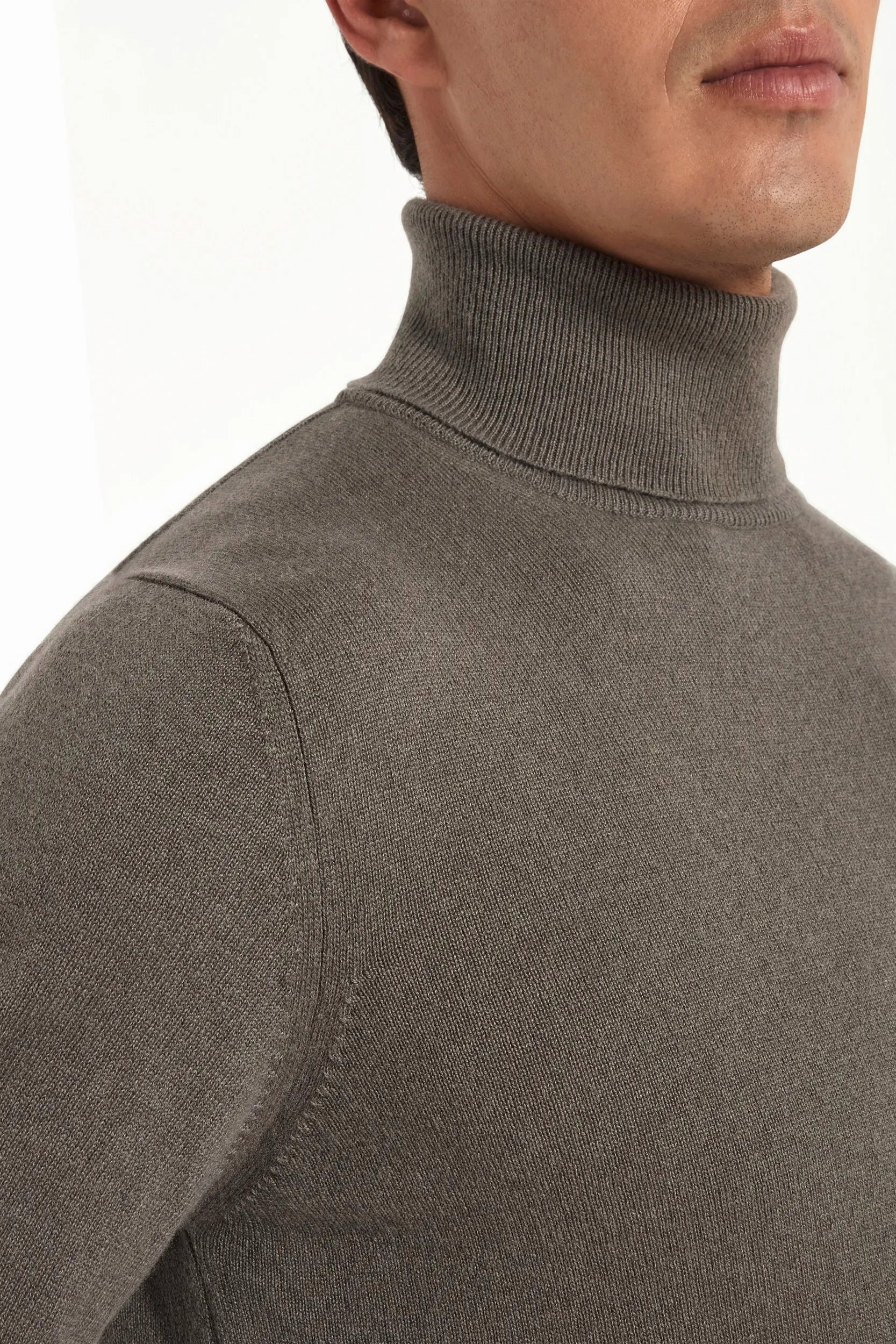 Dark taupe cashmere turtleneck ?C Made in italy Year Round Travel Ready