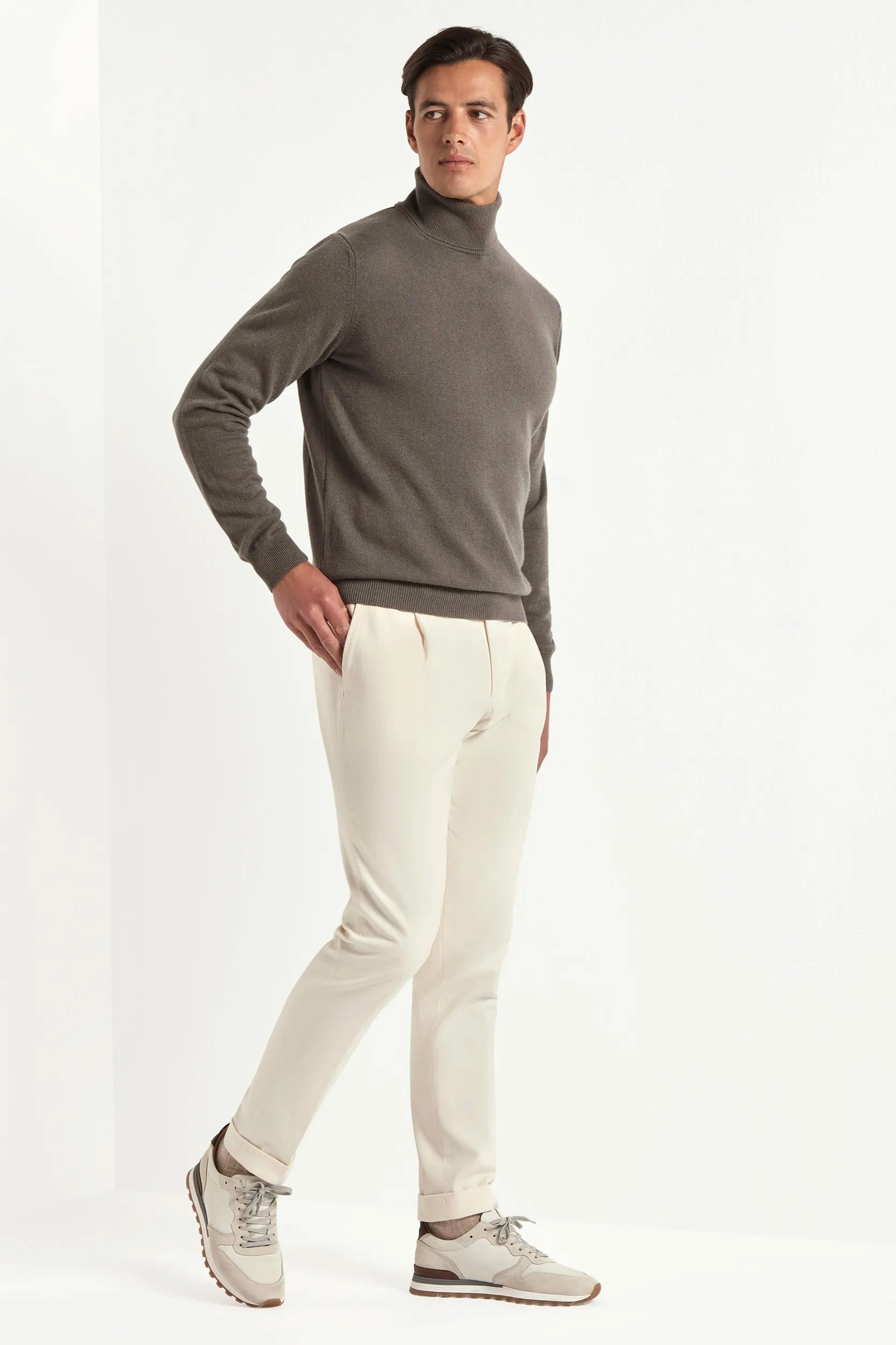 Seam Free Edges Dark taupe cashmere turtleneck ?C Made in italy