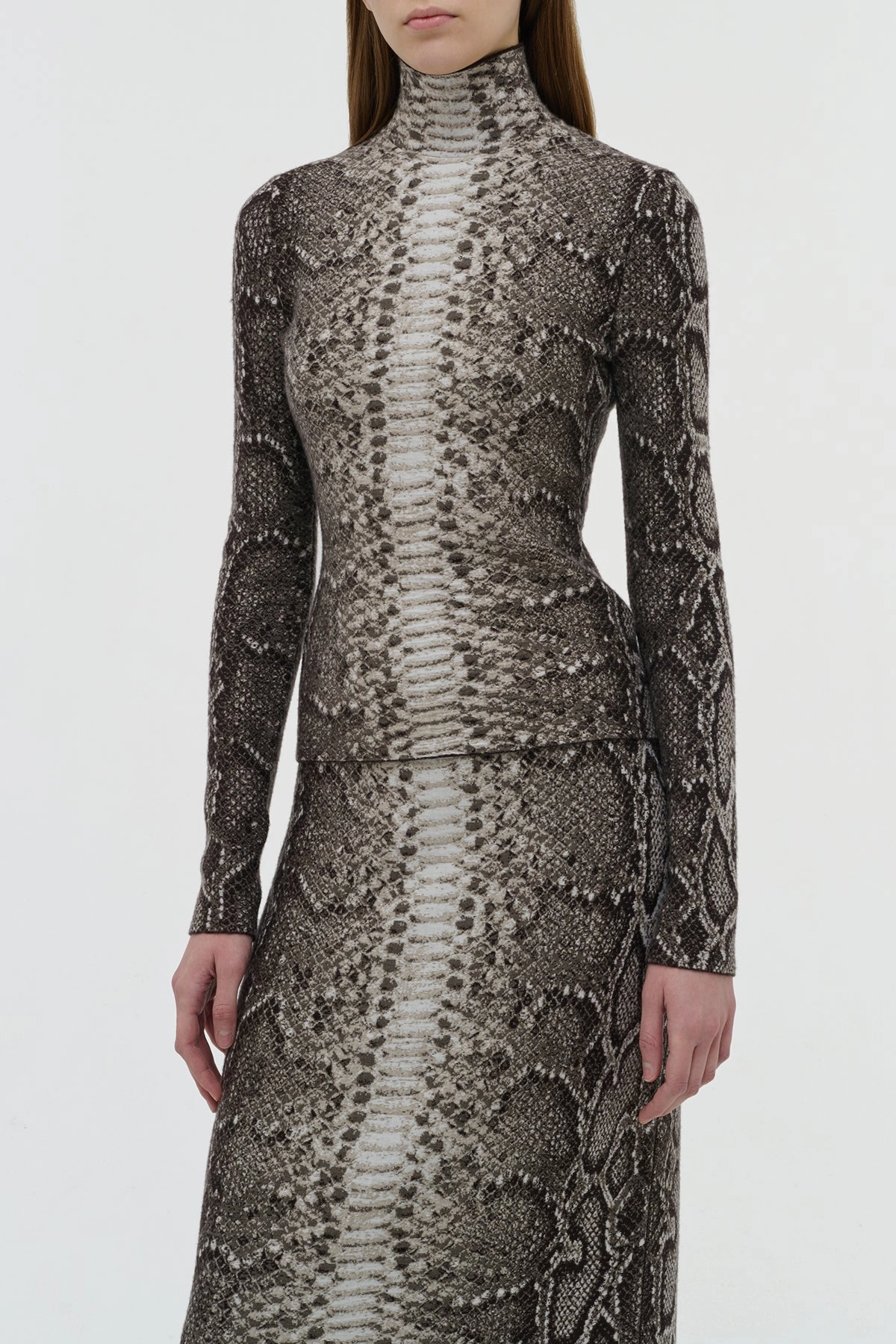 Cozy Layer Non Restrictive Beda Knit Turtleneck in Greyscale Cashmere Silk