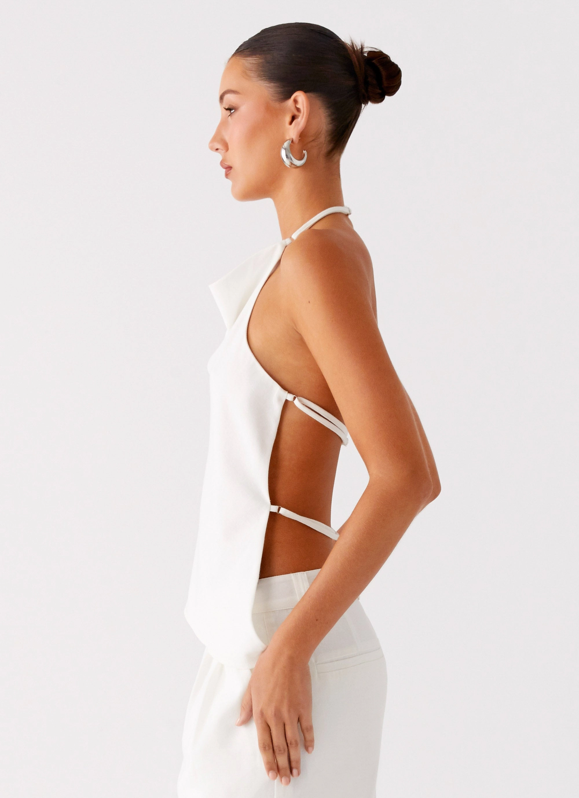 State - of - the - art Delong Backless Linen Top - White