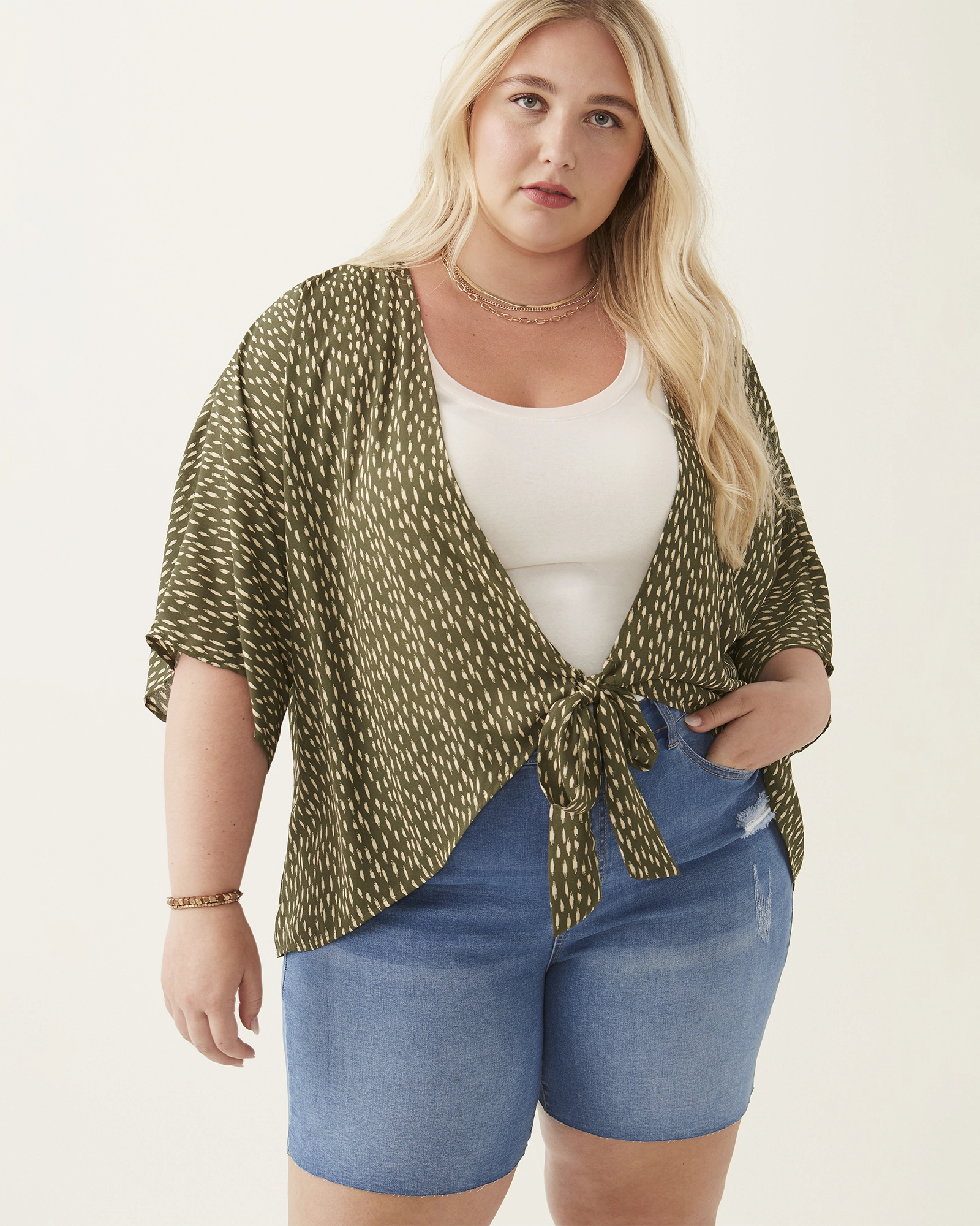 Kimmer Frayed Hem Denim Short | Dark Wash Traveler Gear Bold Look Soft Road Trip Youth Style