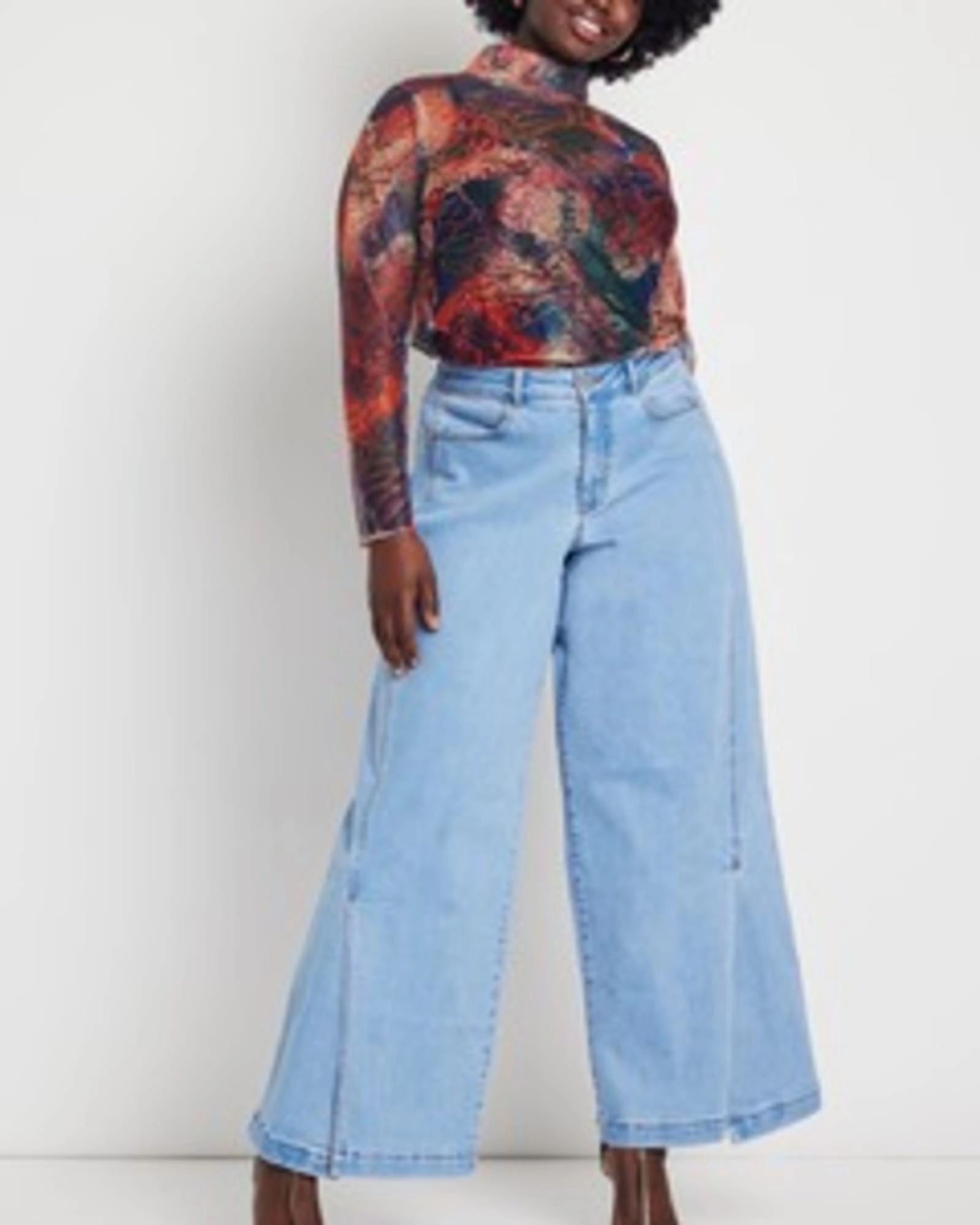 Celia Wide Leg Jean with Slit | Light Wash Wardrobe Fit