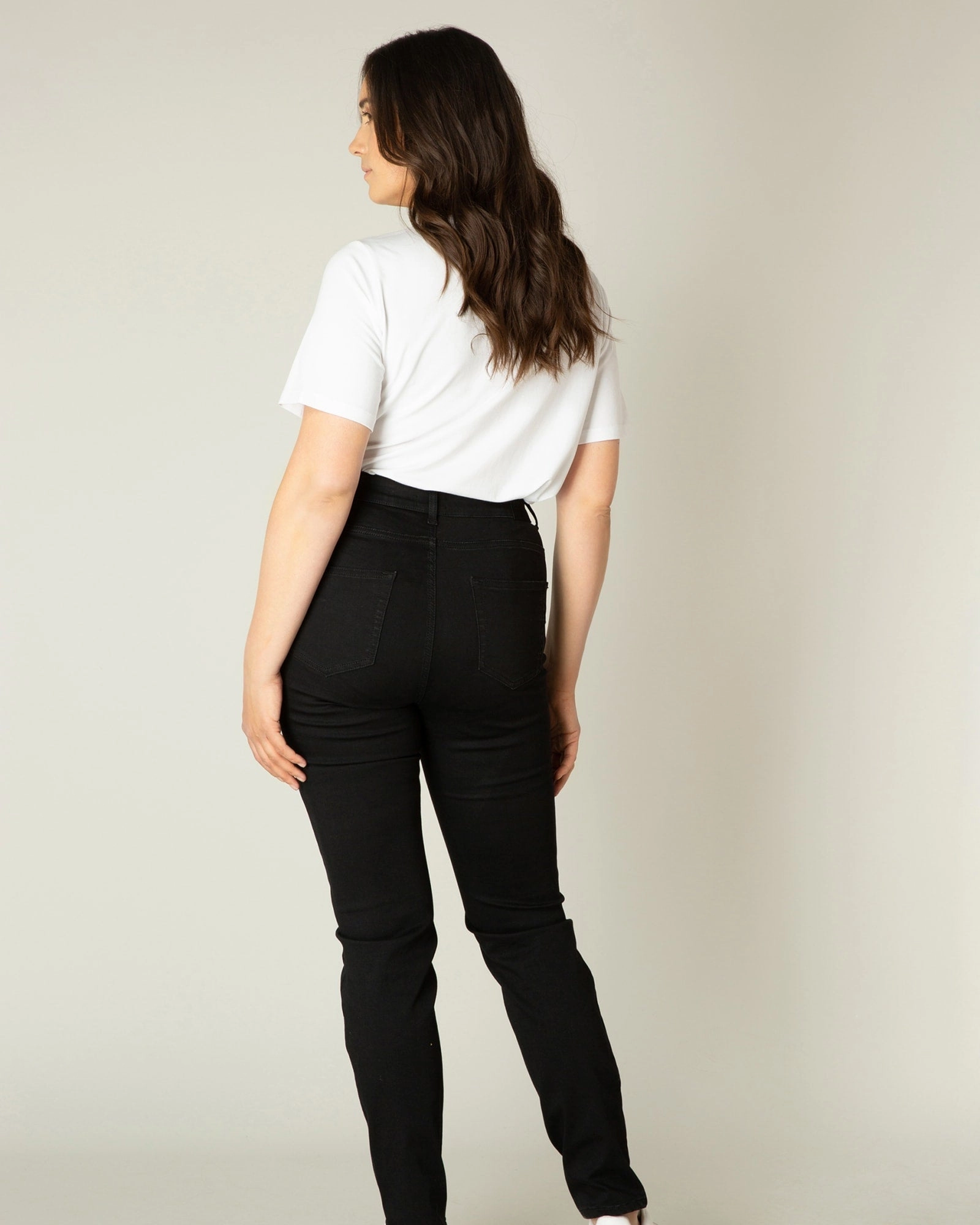 Joya | Black Modern Outfit