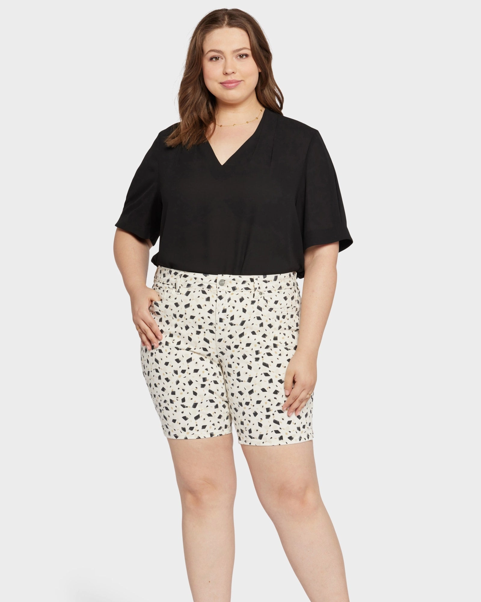 Minimalist Pocket Layout ELLA SHORT WITH SIDESEAM SLITS | ELLENSBURG