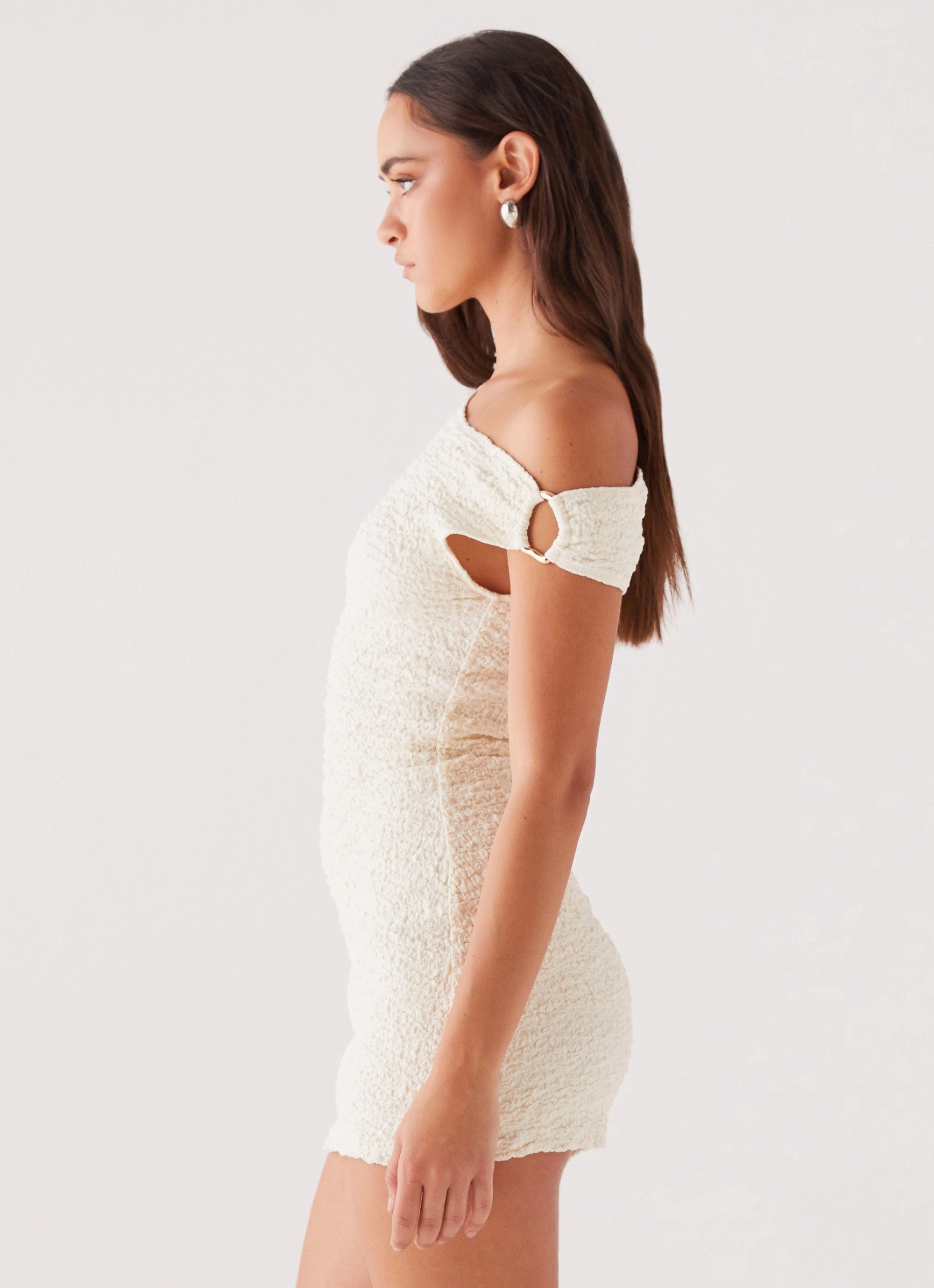 Open-back Minimal Design Farah Off Shoulder Mini Dress - White