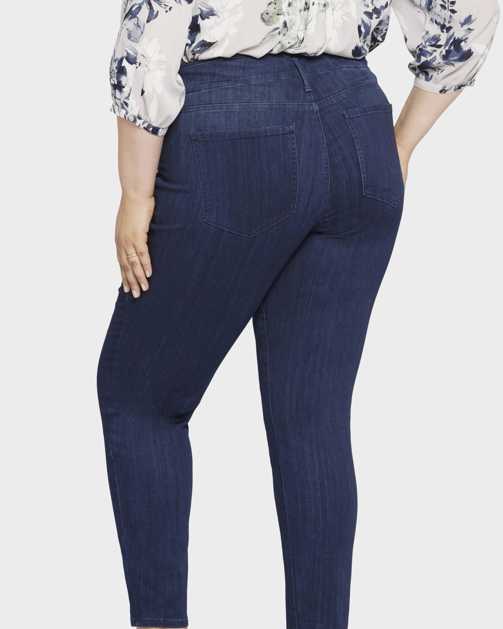 Weekend Style Smooth Style Essential Ami Skinny Hollywood Jeans | Highway