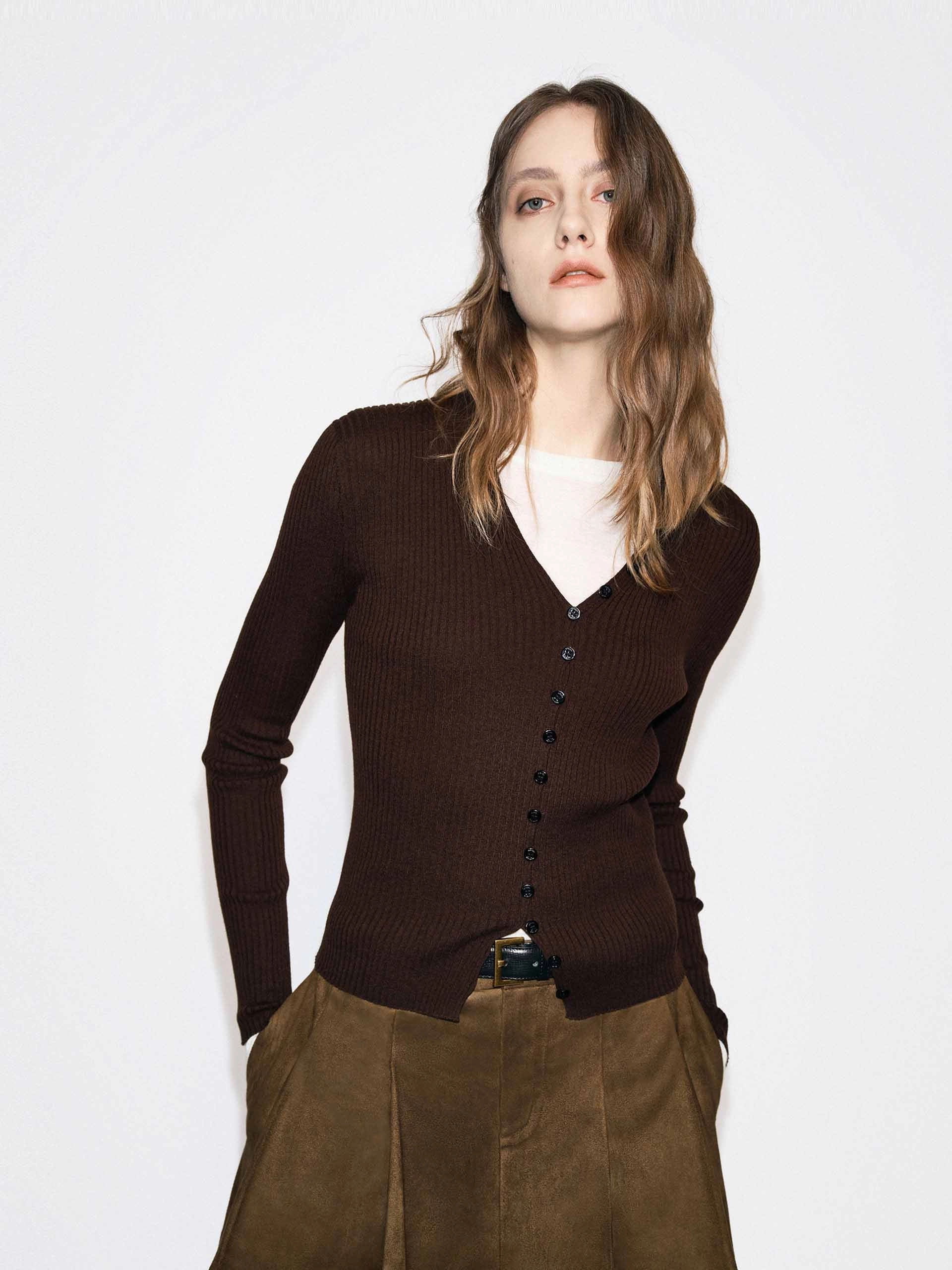 Fitted V-neck Button Cardigan Layering Piece