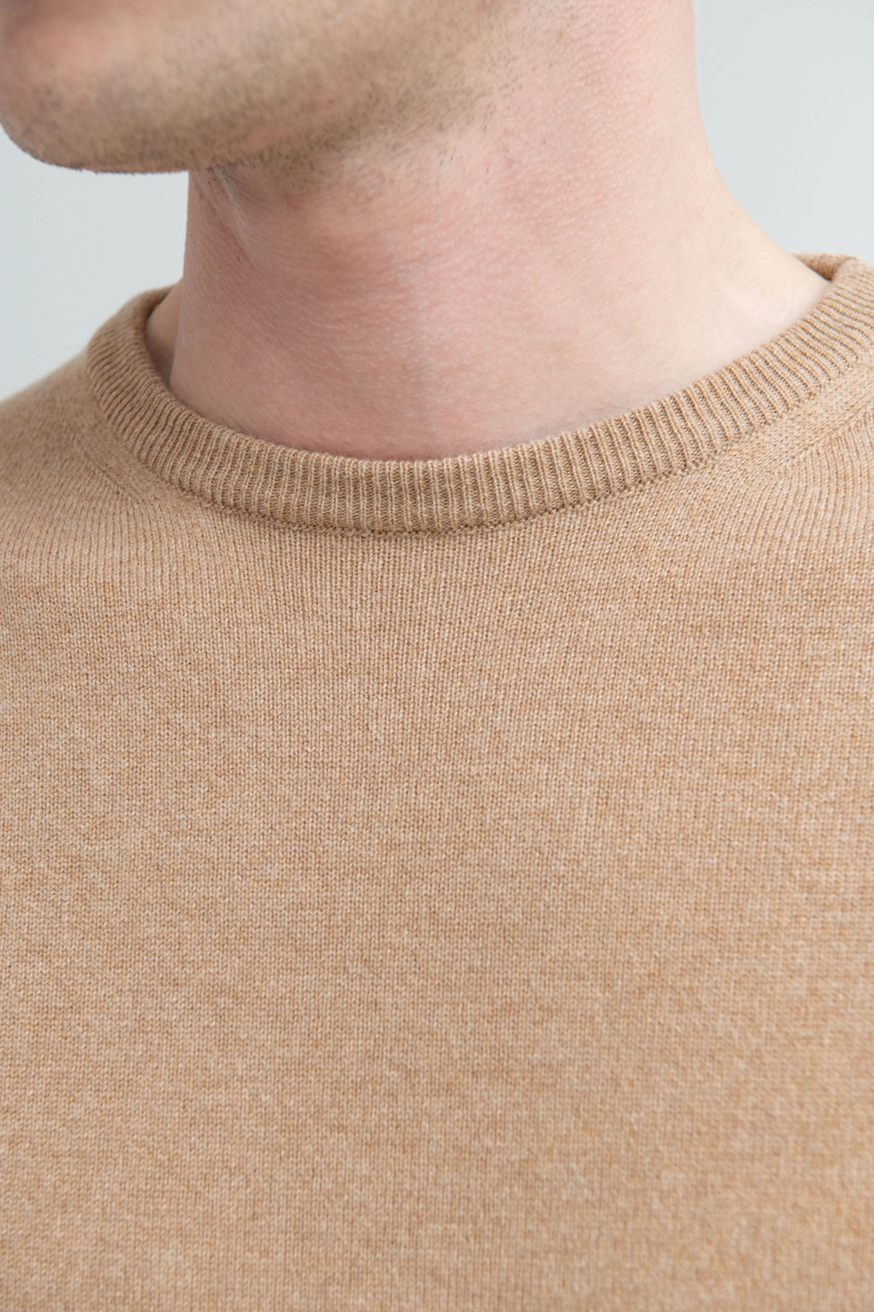 Ochre cashmere round neck ?C Made in italy Work Day