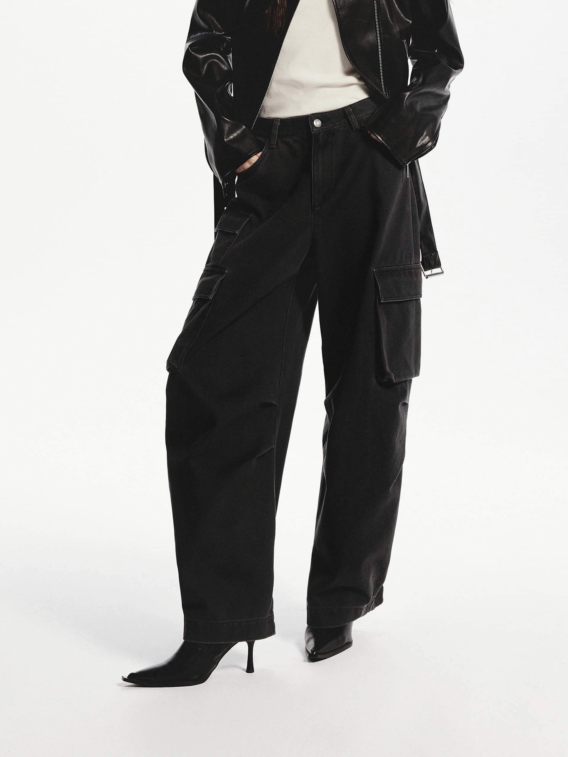 Durable Hem Barrel Leg Cargo Pants