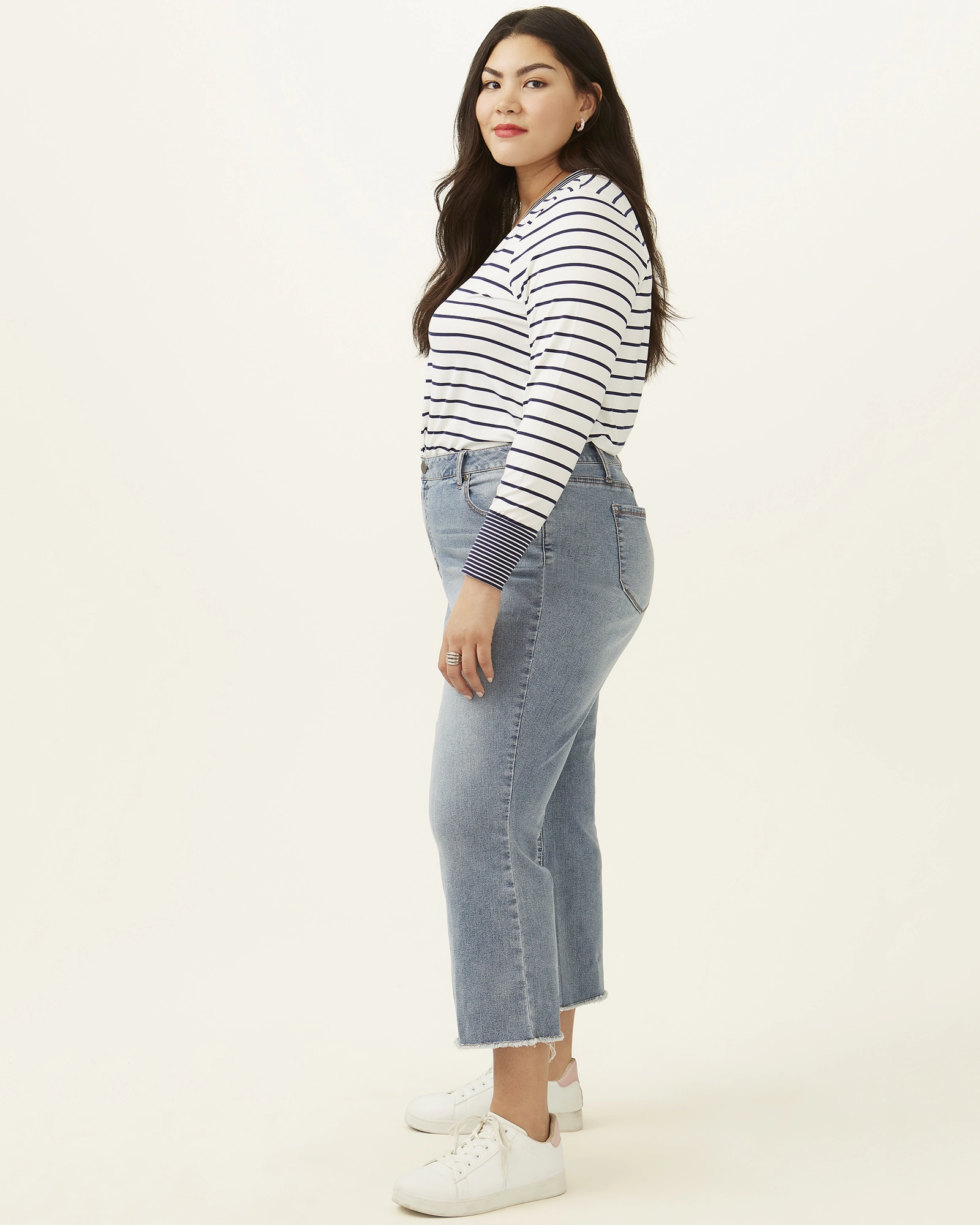 Durable Streetwear Fan Premium Anytime Wear Evie Fray Hem High Rise Bootcut Jean | Light Wash