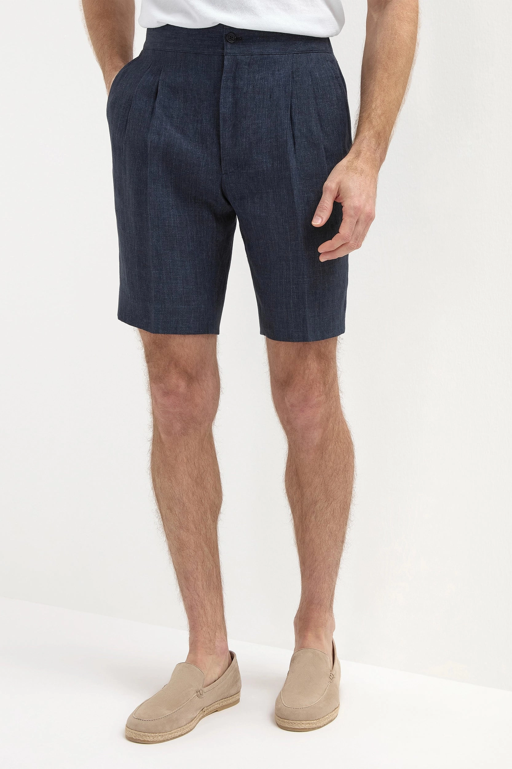 Seamless construction Blue linen relaxed shorts - Made in Italy