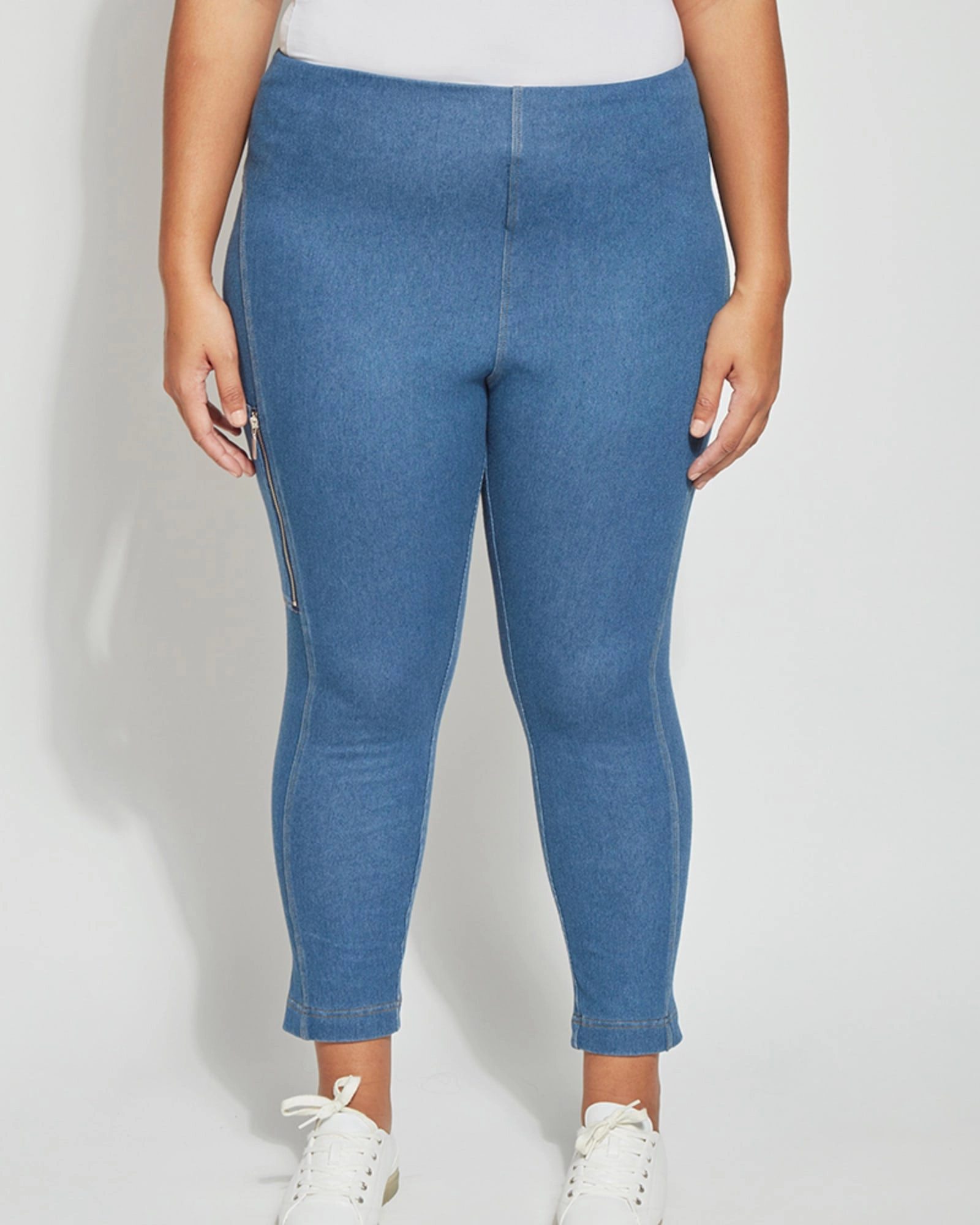 Outdoor Fashion Weekend Crop Legging | Mid Wash