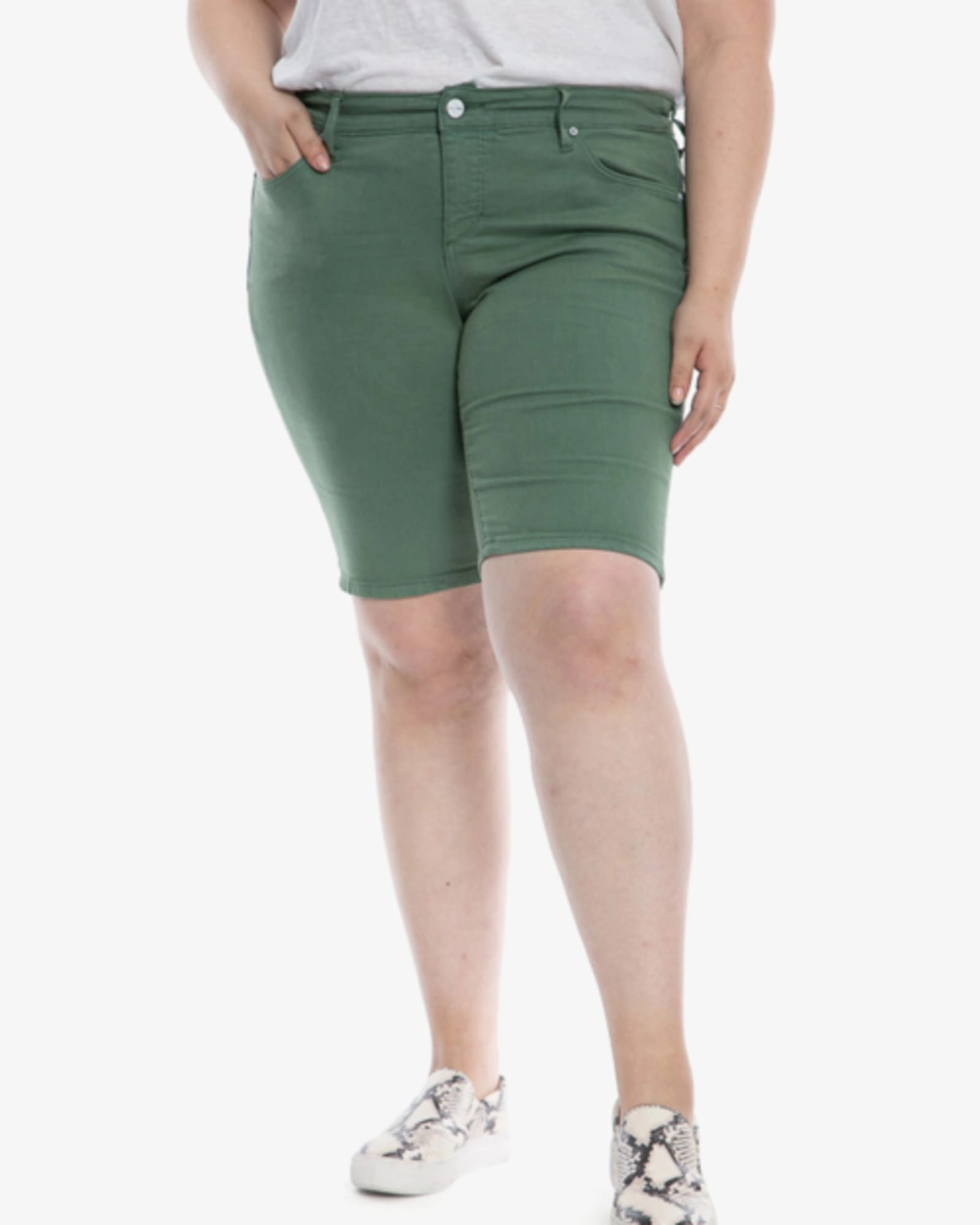 Traveler Gear Slim Loose Modern Minimalist Haley Mid rise Bermuda | MYRTLE