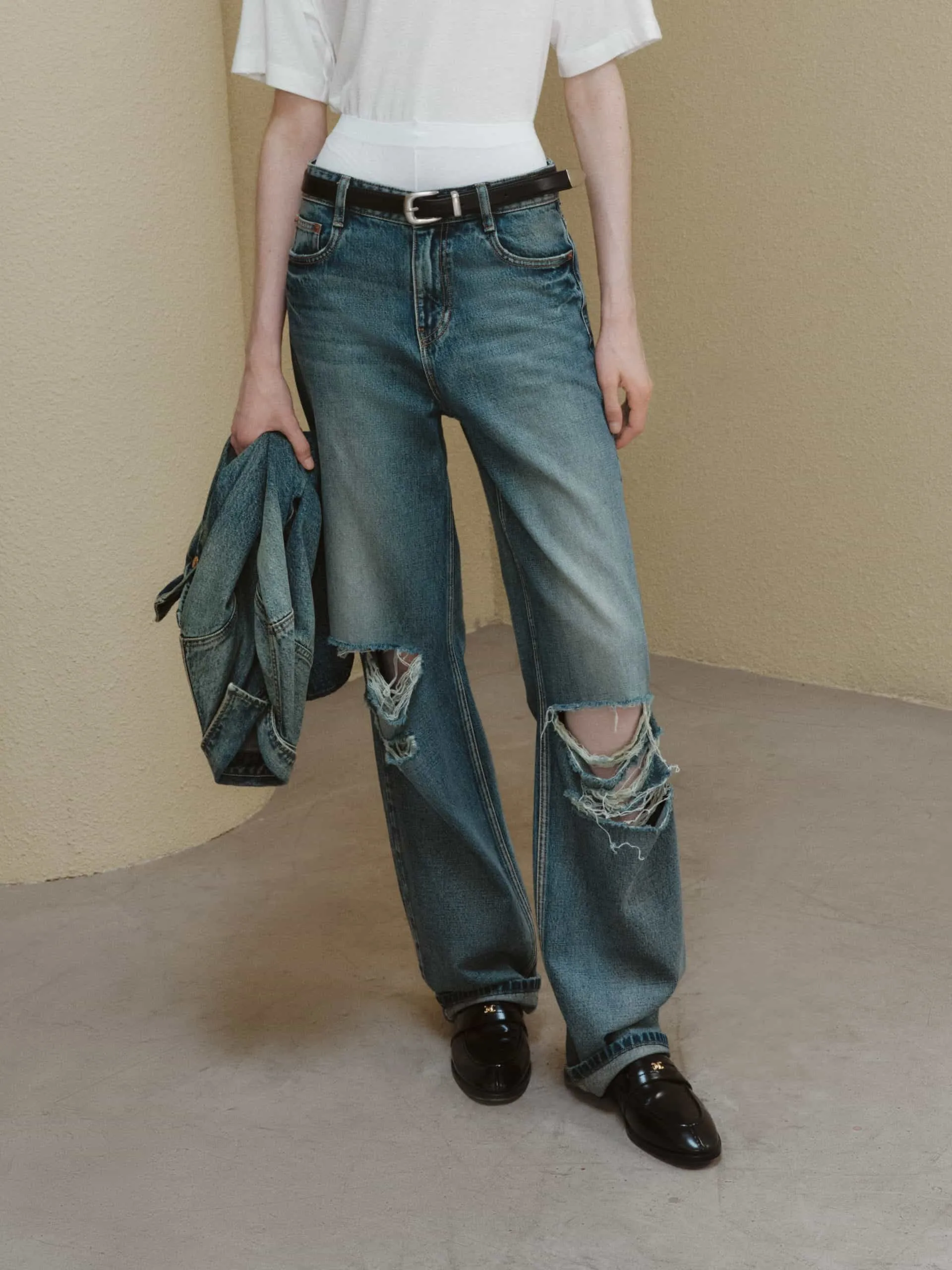 Subtle design Ripped Detail Relaxed Jeans