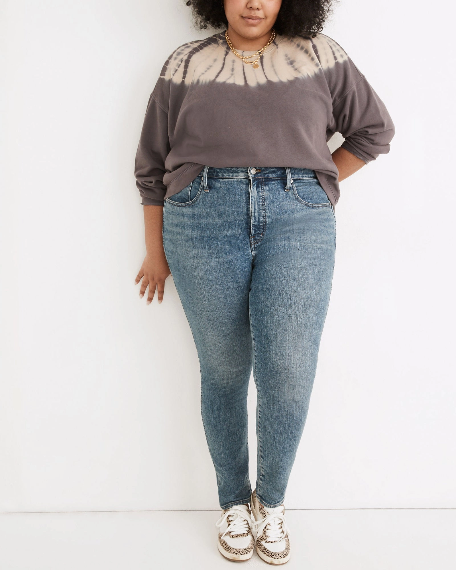 Minimalist Trendy Everyday High-Rise Skinny Jeans in Woodridge Wash | Medium Wash