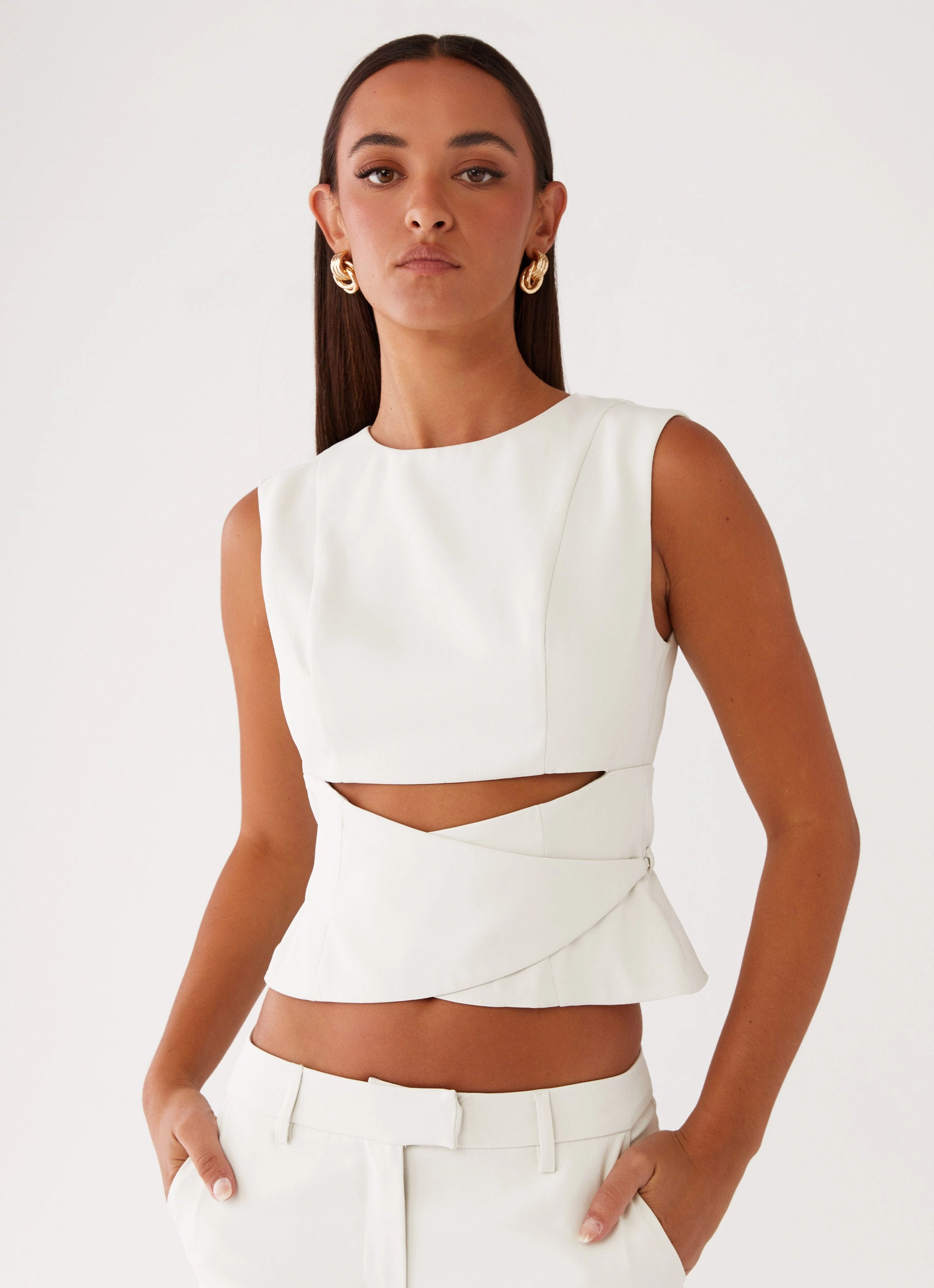 Cyra Wrap Top - Ivory Interactive suitable for drivers