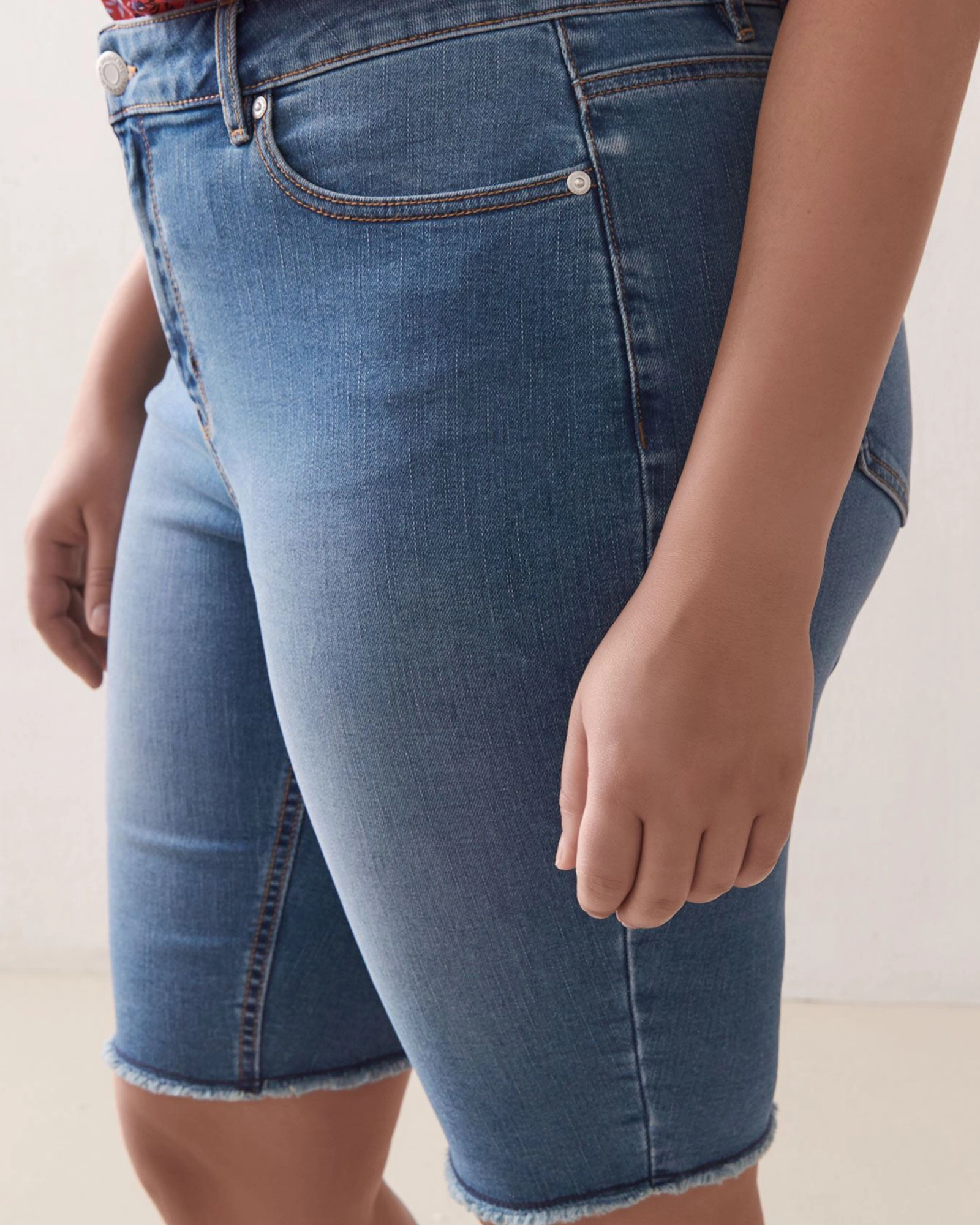 Jenna Denim Bermuda Short | Medium Wash / Medium Wash Smart Waistband Lifestyle Outfit