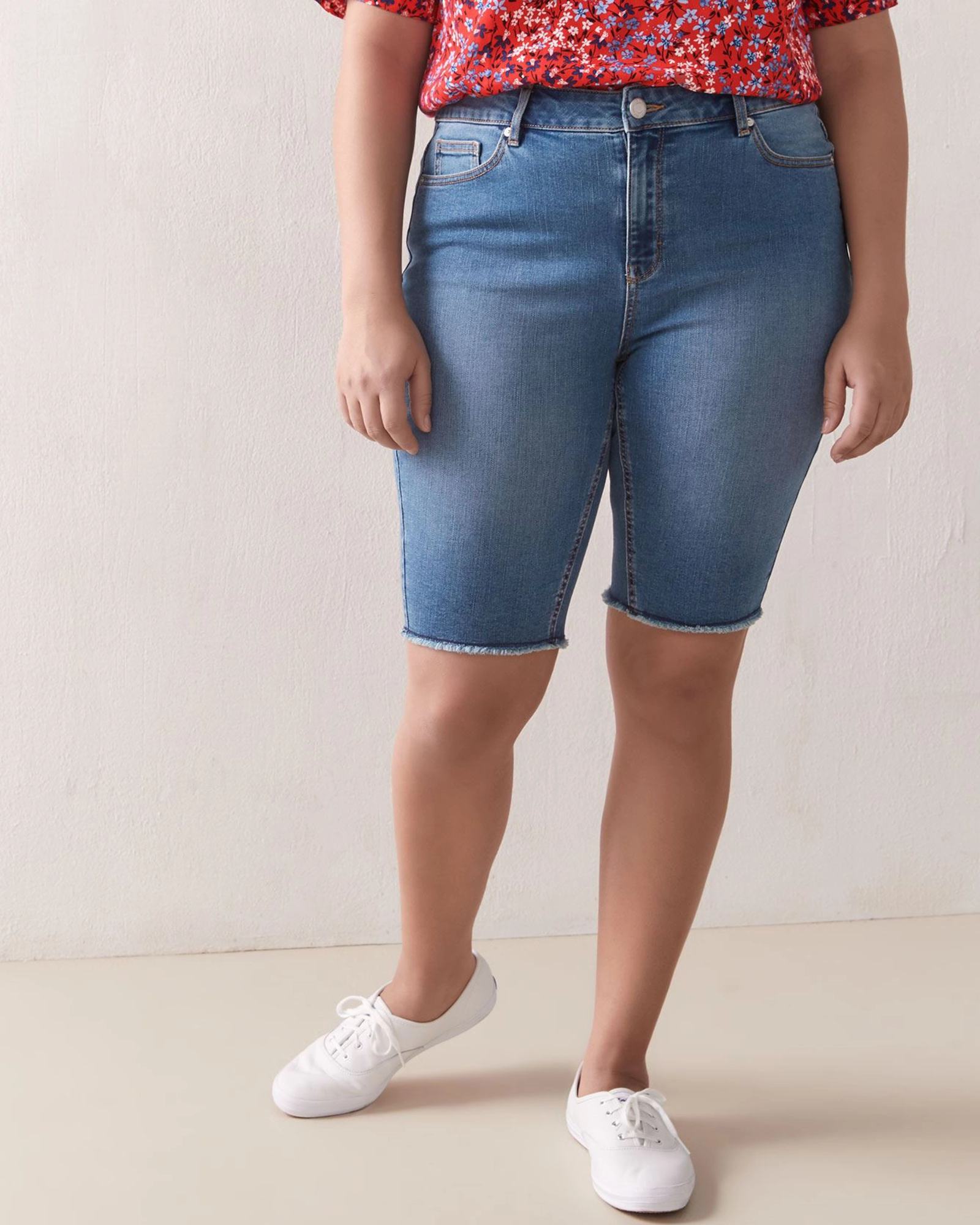 Permanent Crease Retention Jenna Denim Bermuda Short | Medium Wash / Medium Wash