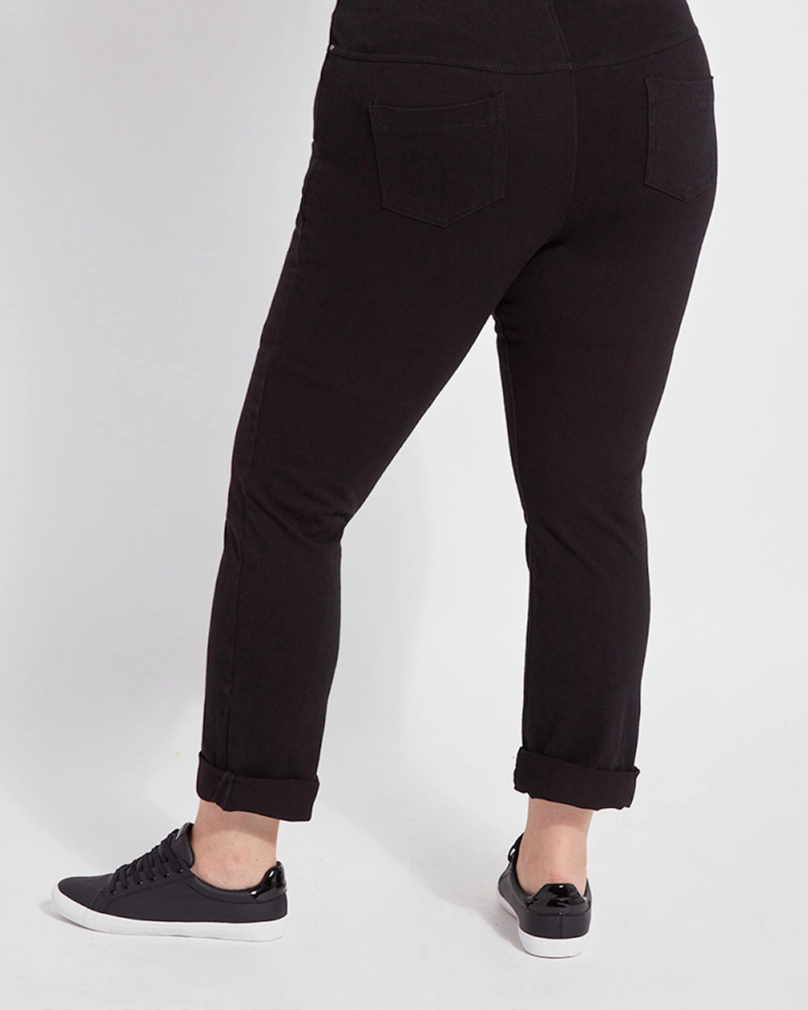 Jewel Straight-Leg Jeans | Black Day Off Fit Light Washed