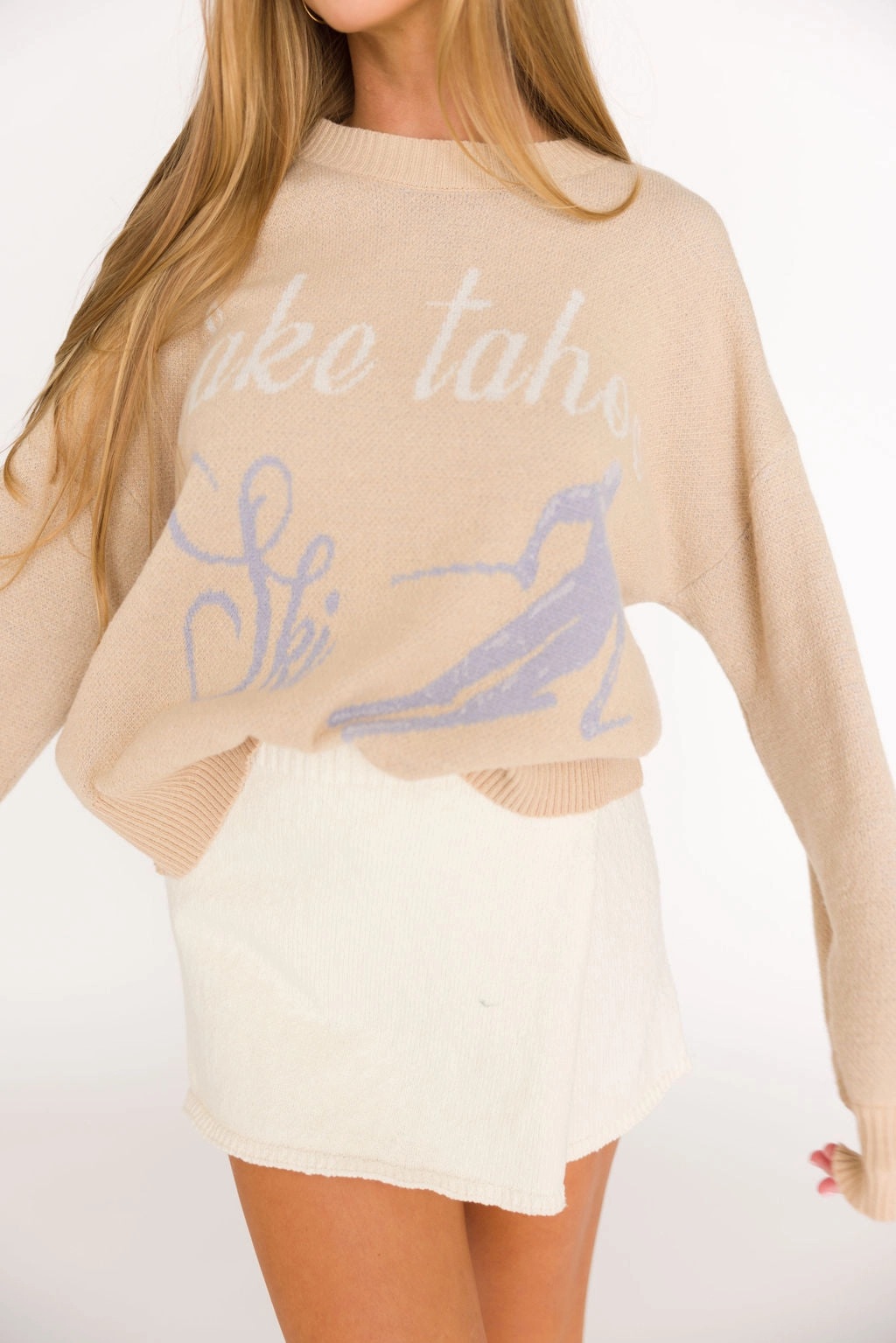 Lake Tahoe Ski Graphic Oversized Sweater in Beige Winter Fashion Must-Have