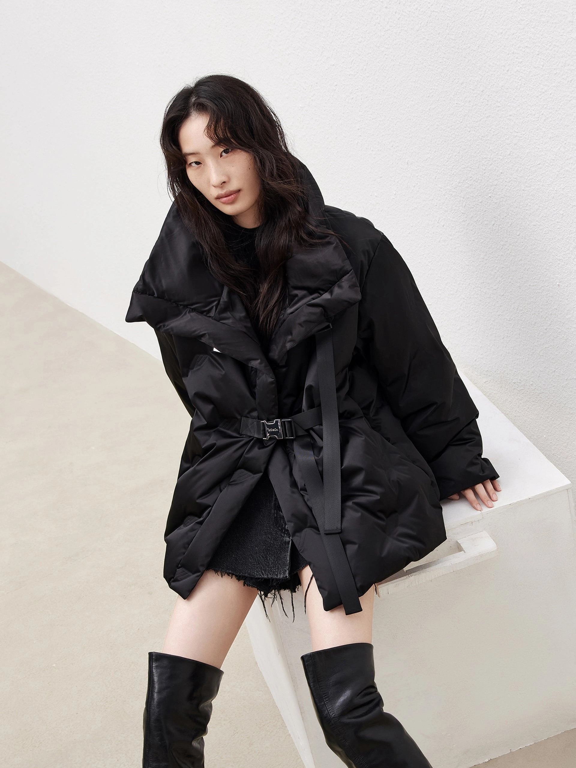 Lapel Collar Down Jacket with Adjustable Belts AbrasionResistantSurface