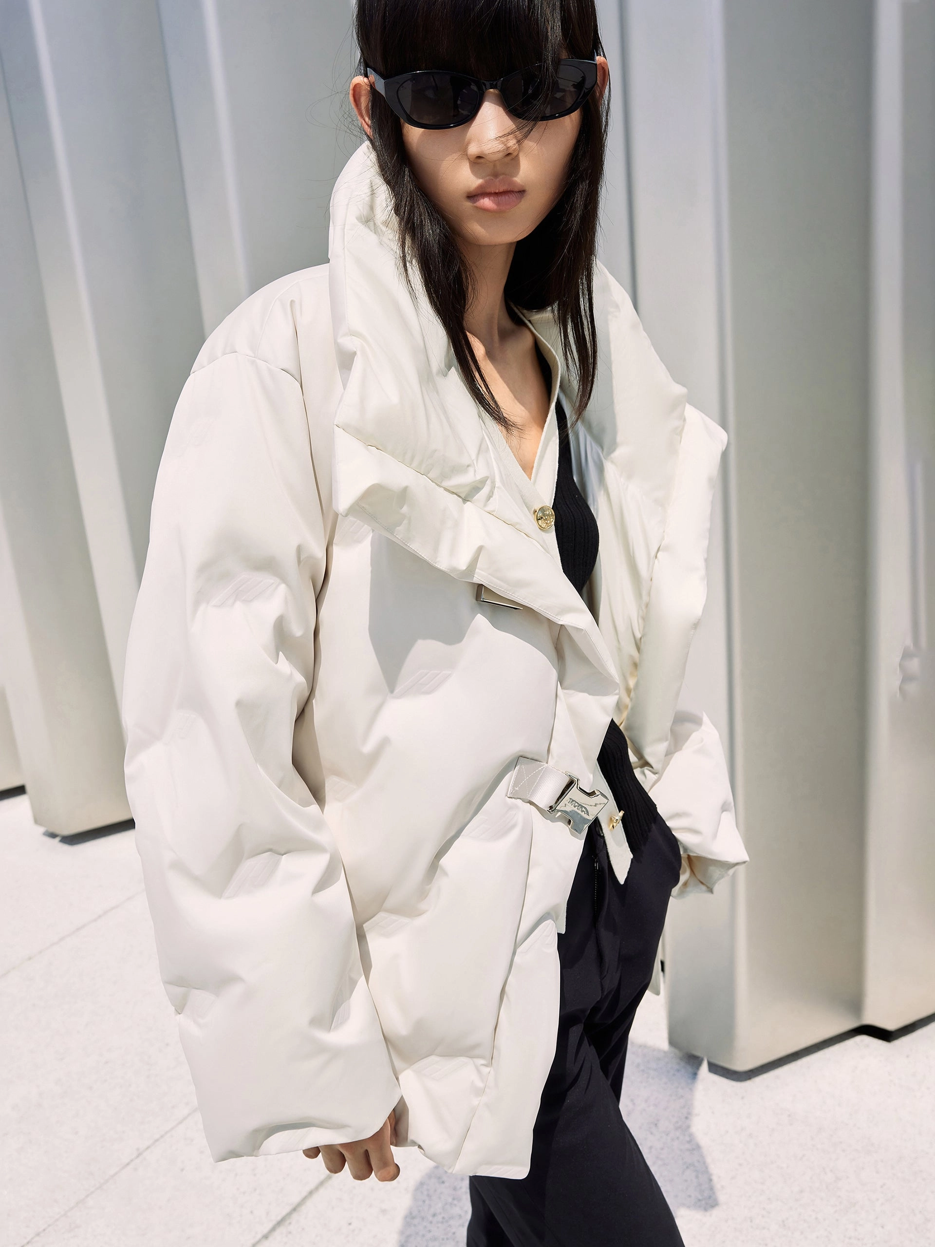 Abrasion Proof Edging Clean Outer Lapel Collar Down Jacket with Adjustable Belts