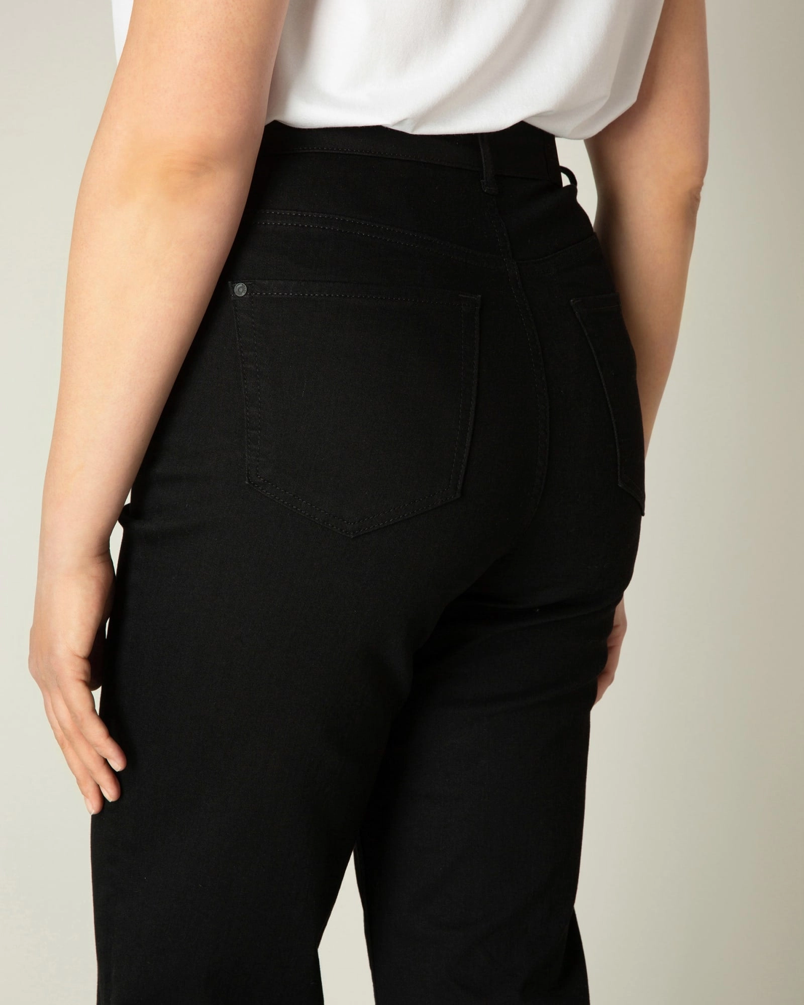 Classic Appeal Plain Favorite Ayda | Black
