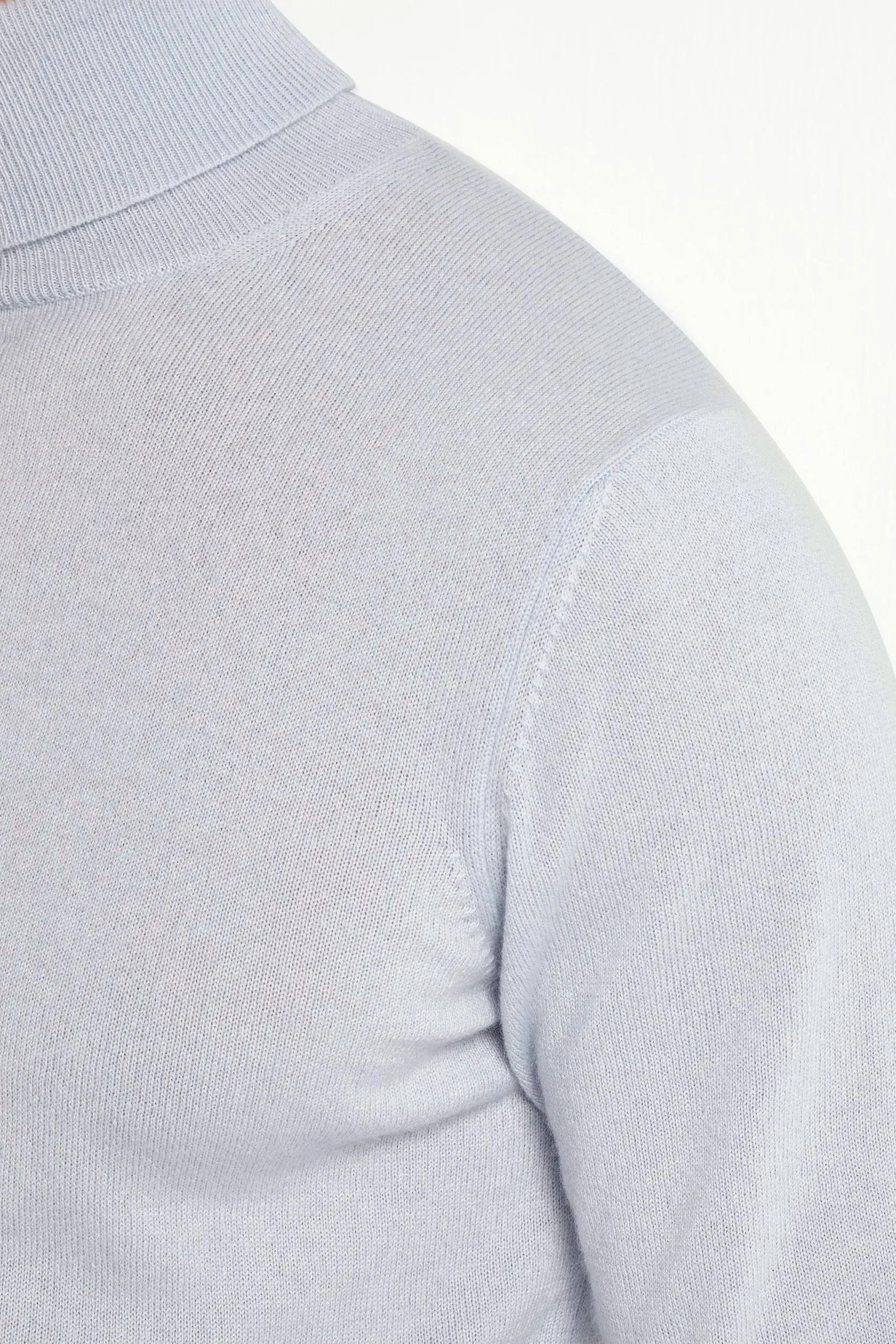 Light blue cashmere turtleneck ?C Made in italy Low Maintenance Fibers