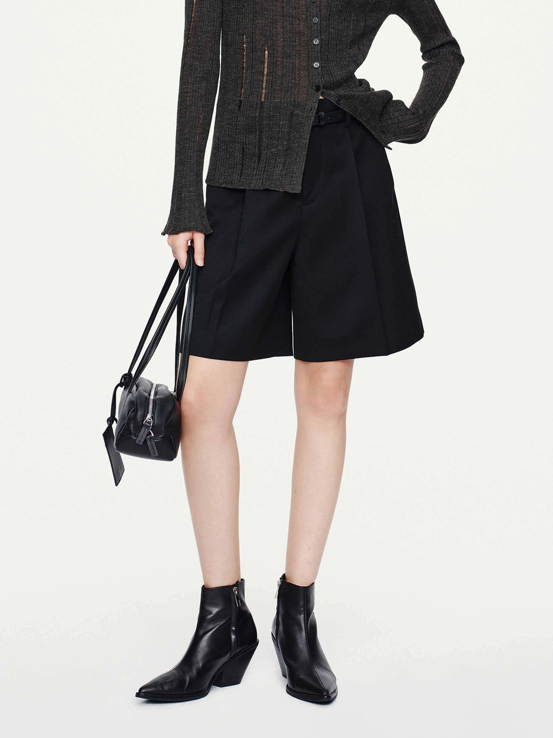 With Belt Pleated Shorts Smooth Texture