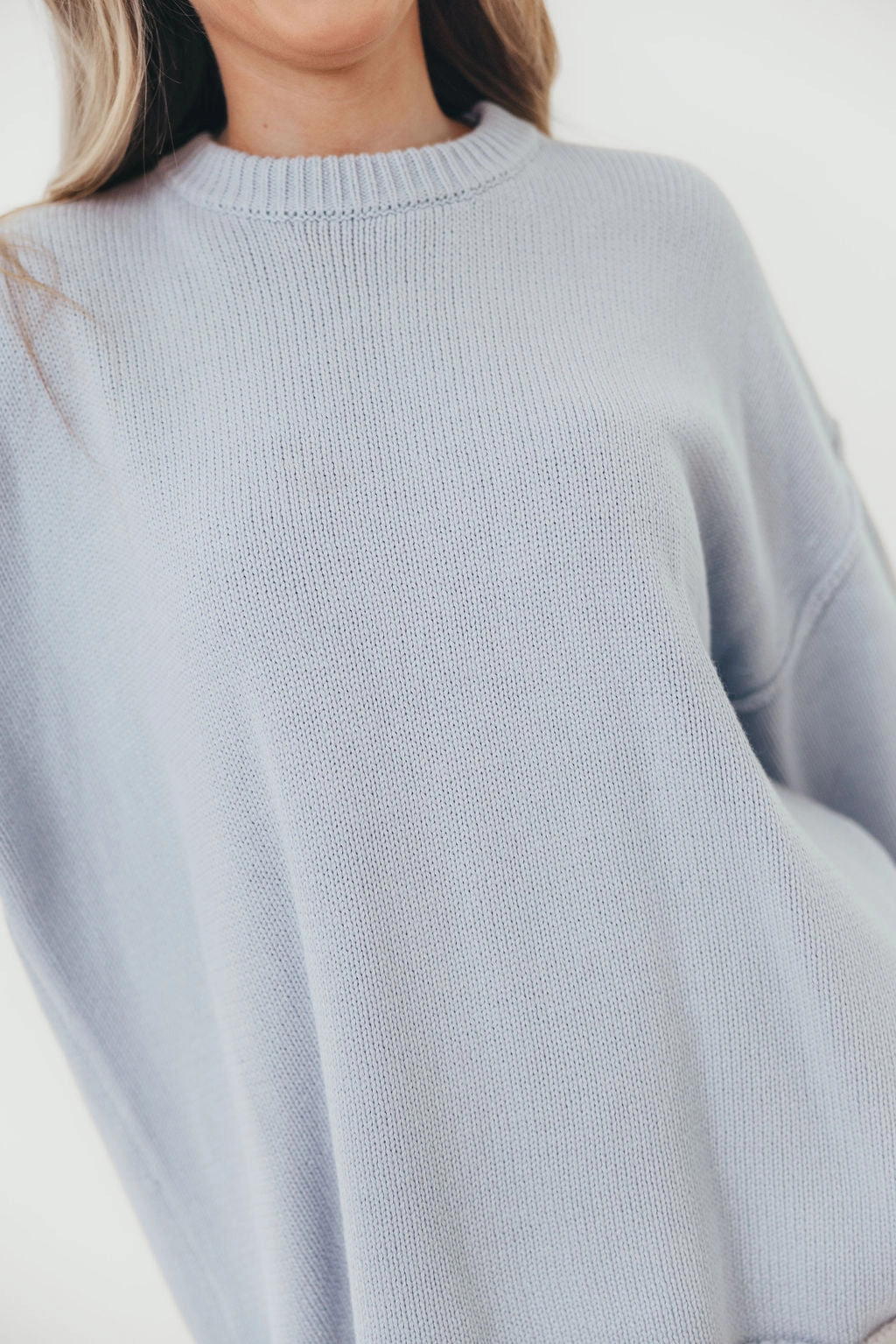 Flexible Collar Opening Luna Relaxed Boyfriend Fit Crew Neck Sweater in Misty Blue