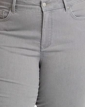 Unisex Outfit BRIELLA SHORT | Charisma