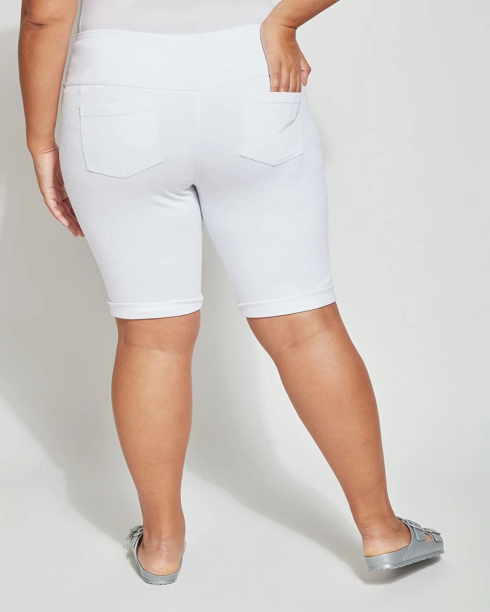 Quick Matchup Macey Pull On Boyfriend Short | White