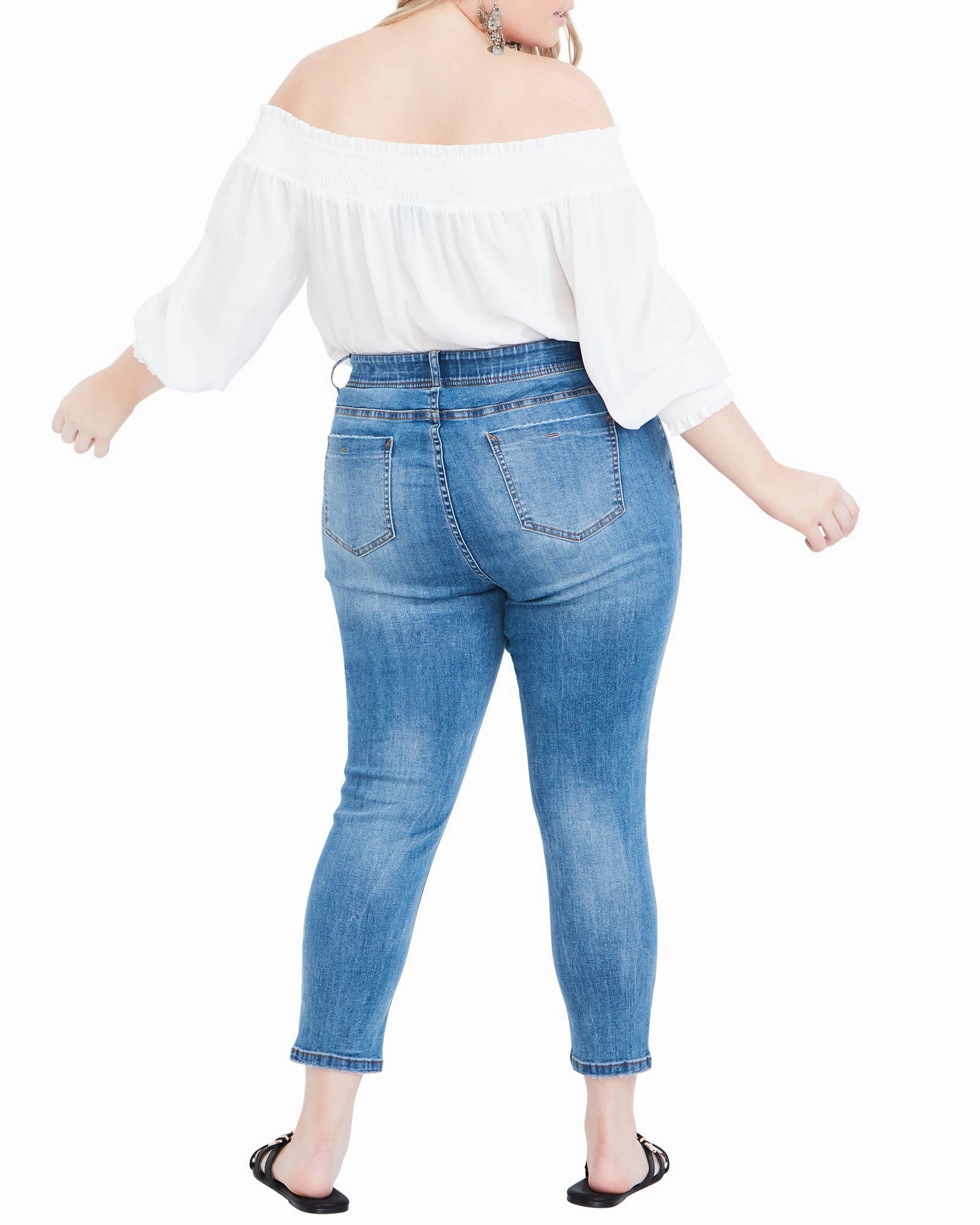 Couple Look Elegant Summer Vibes City Walk Smart Casual Zuri Cropped Zip Jean | Medium Wash