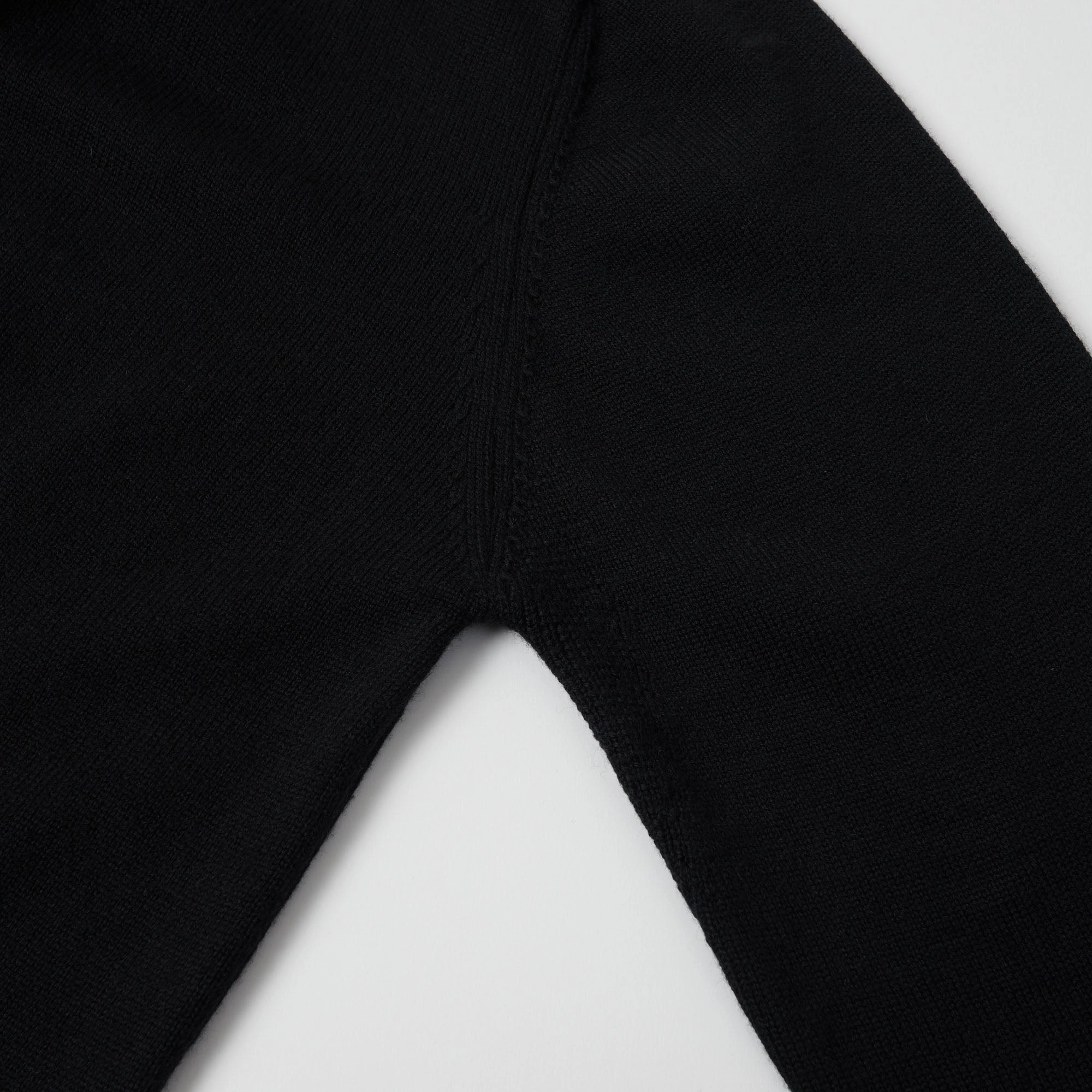 Merz b. Schwanen 'Good Basics' Oversized Merino Pullover - Deep Black Versatile Comforted