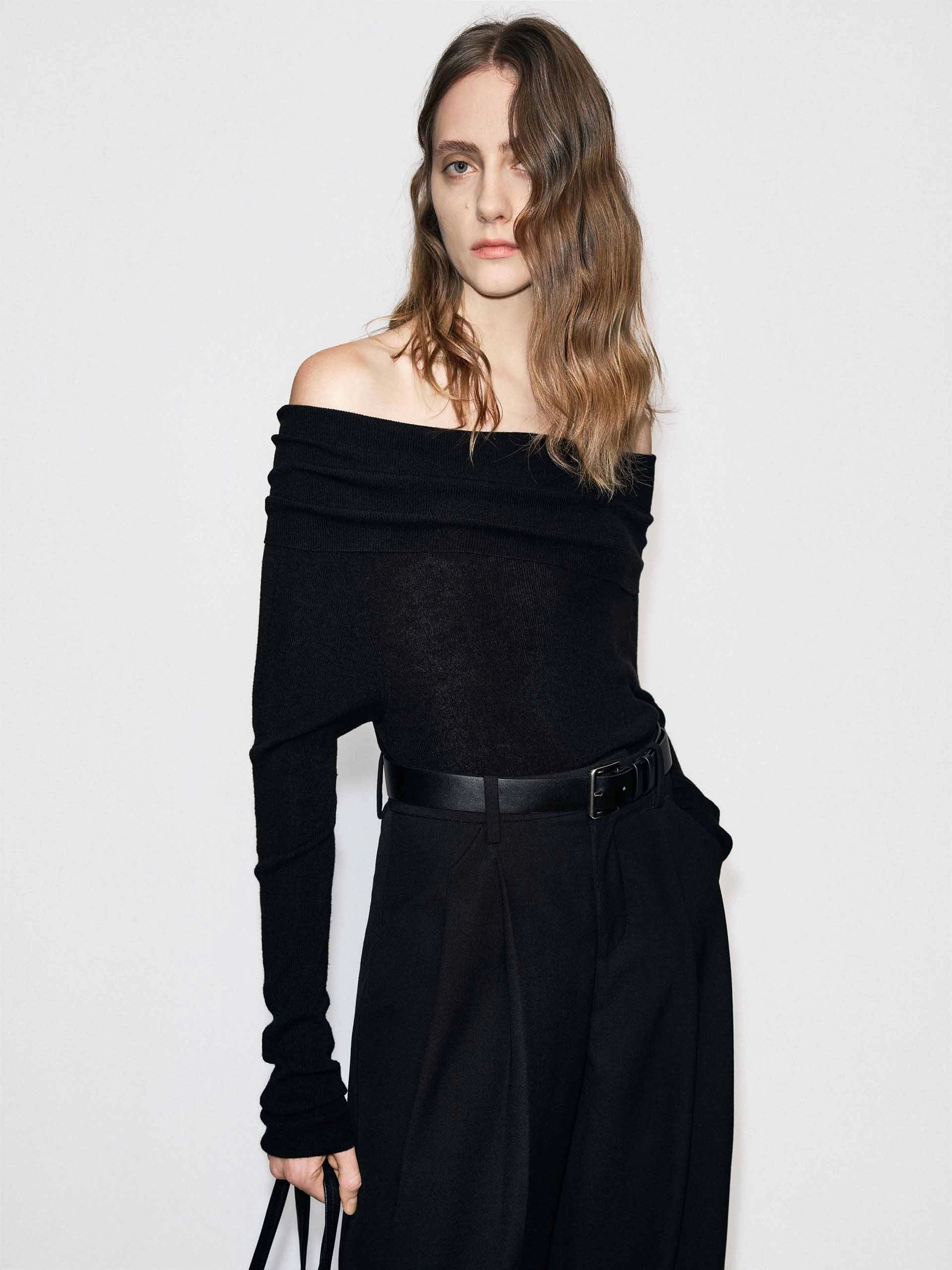 Lightweight insulation Off-shoulder Fitted Knit Top