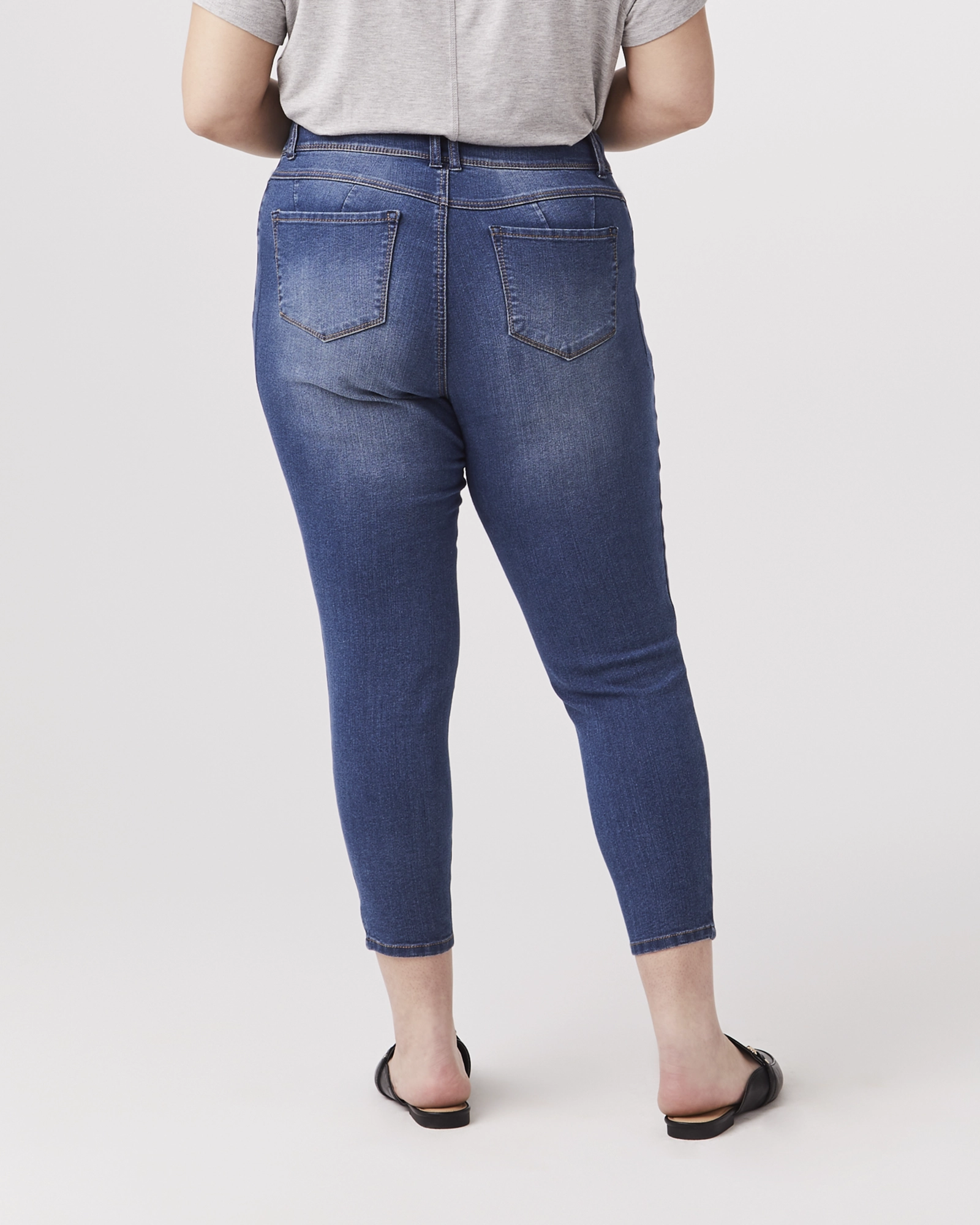 Chrissy High-Waisted Ankle Jeans | Light Wash Outfit Ideas Neutral Base